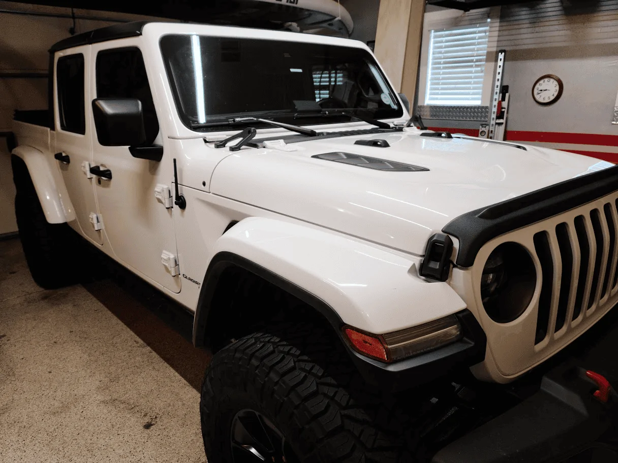 Jeep Gladiator Anyone remove Mojave, Rubicon or Willys hood decals ? 1612984749796