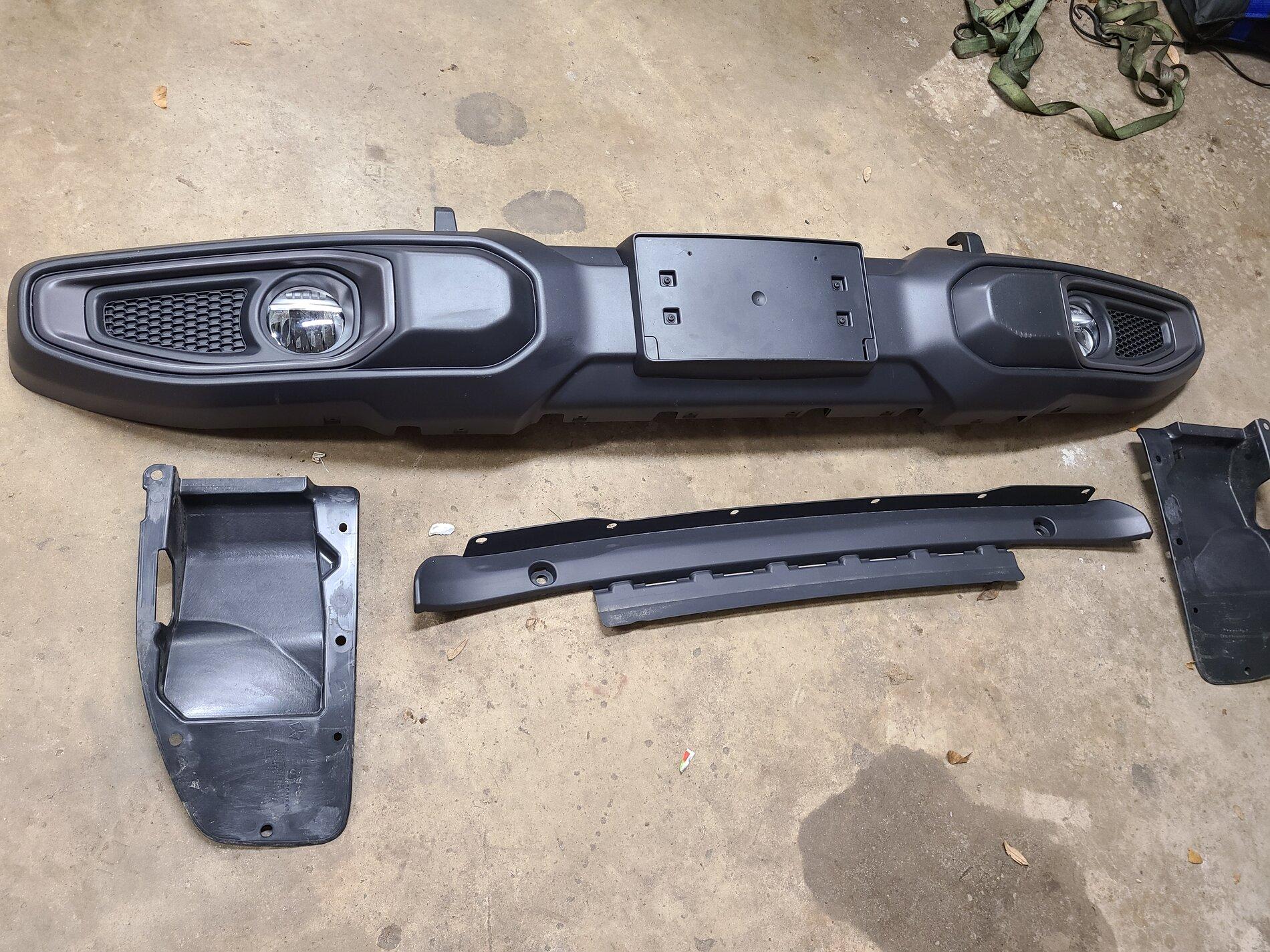 Jeep Gladiator Front Rubicon Plastic Bumper w Fog Lights 20210209_221620