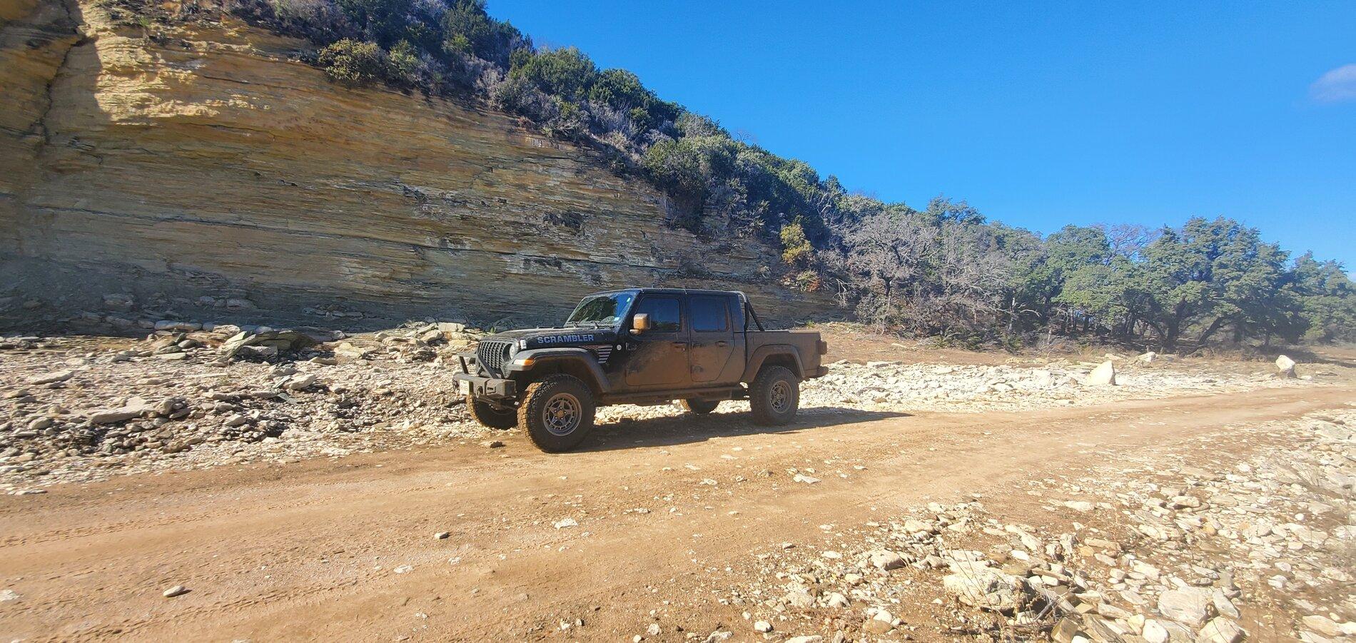 Jeep Gladiator Black is played out, let's see some colored rims 20210101_135354