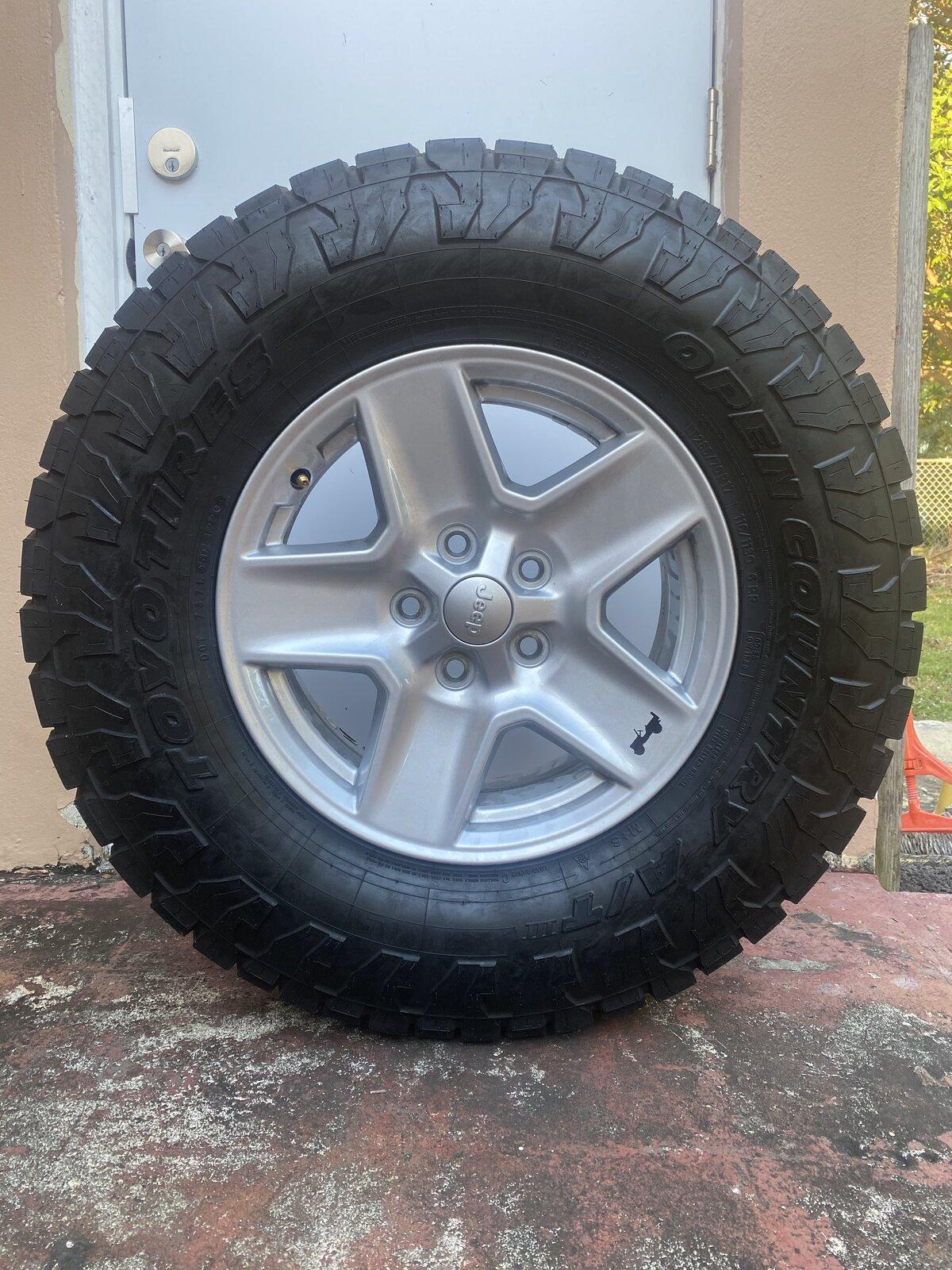 Jeep Gladiator For Sale ( 4 ) Toyo Open Country AT3 285/70/17 (400 miles***)mounted on Sport Rims FB1BE6E6-06B7-4296-A9A1-5B75DF740D40