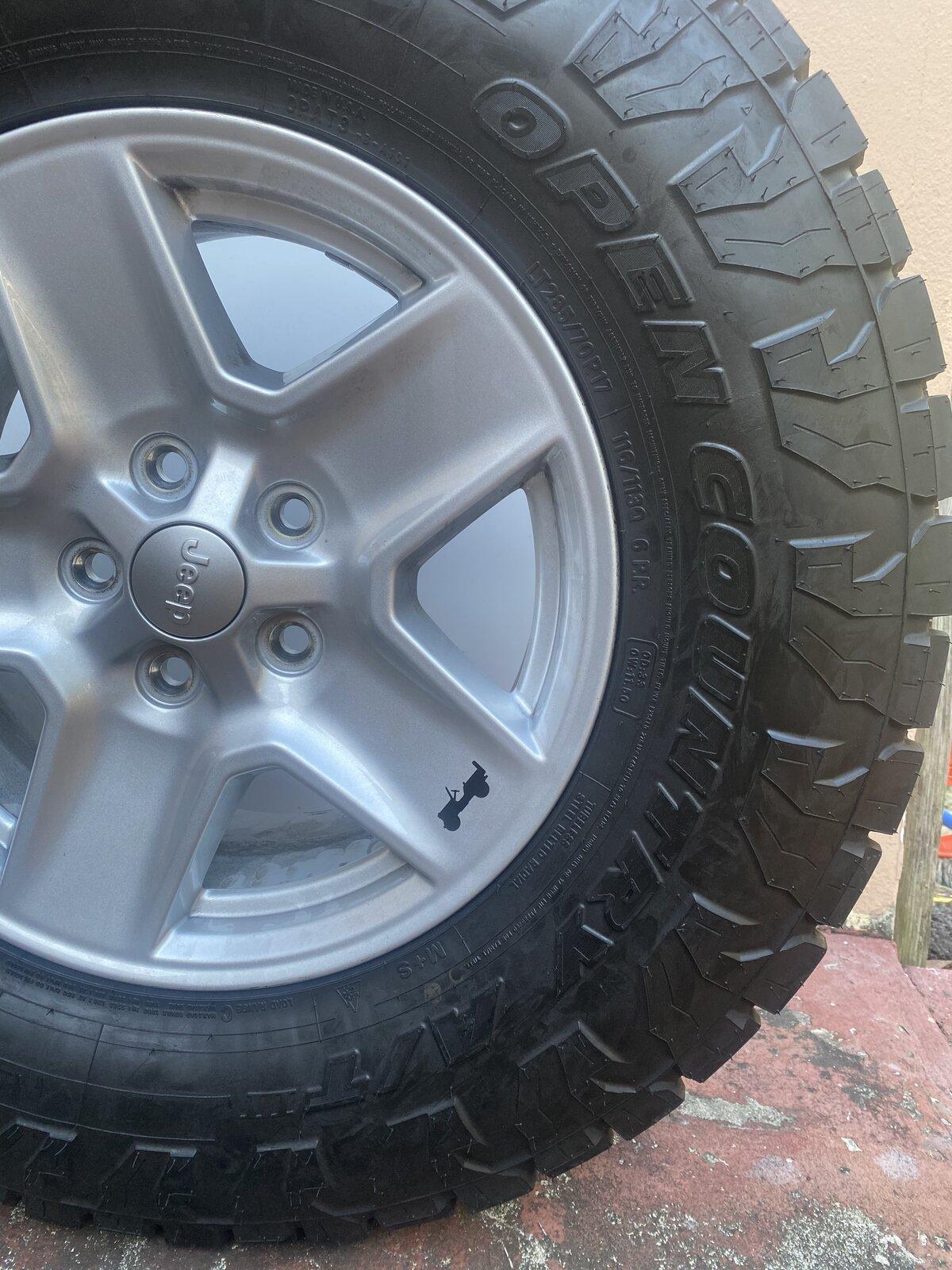 Jeep Gladiator For Sale ( 4 ) Toyo Open Country AT3 285/70/17 (400 miles***)mounted on Sport Rims 3355E906-FC51-434D-9DD0-56112EF28BD6