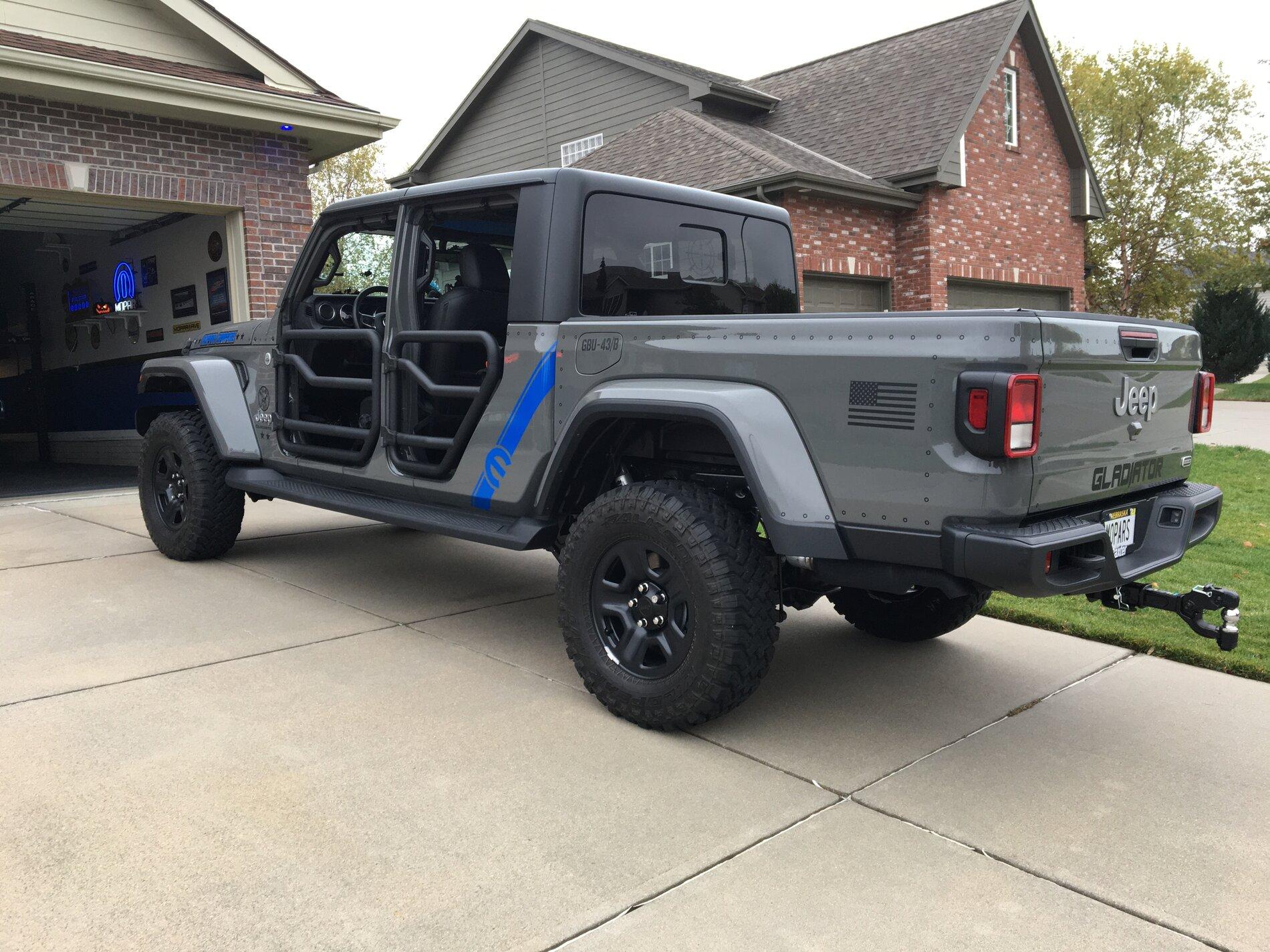 Jeep Gladiator Dark blue side decals IMG_3078.JPG