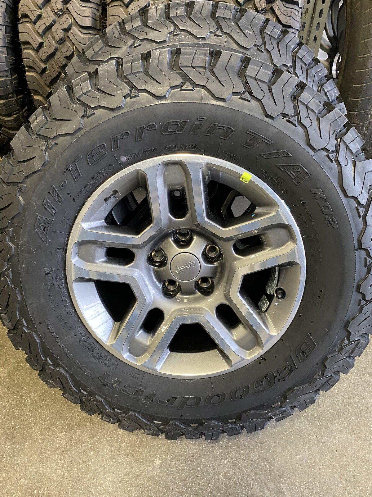 Jeep Gladiator Glad Grandpa Firecracker Red LE Build 0AF99334-66FA-4BF6-BB49-6BF6DF5D419F