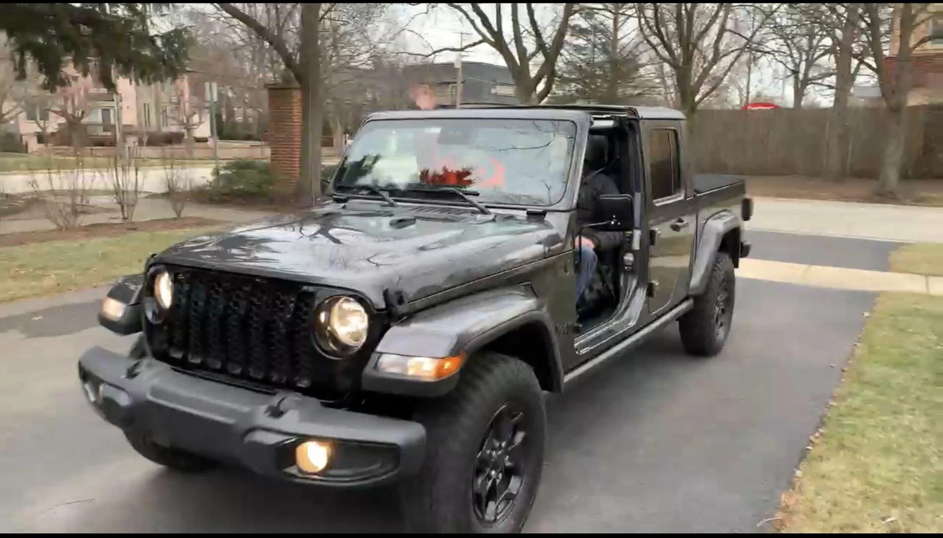 Jeep Gladiator WILLYS Edition Gladiator JT Club EDB9023C-2814-4E32-A1FB-B3949392F50B