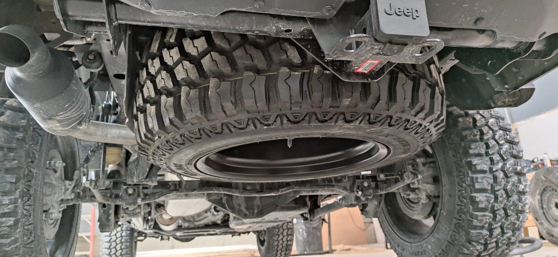 Jeep Gladiator Can the spare tire housing accept an 18" wheel? IMG_20210212_140041