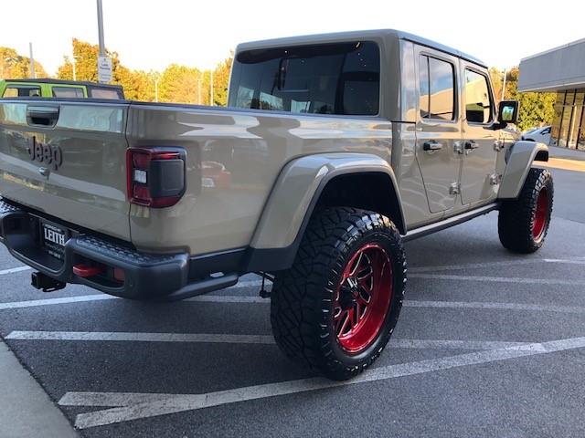 Jeep Gladiator Black is played out, let's see some colored rims Gladiator3