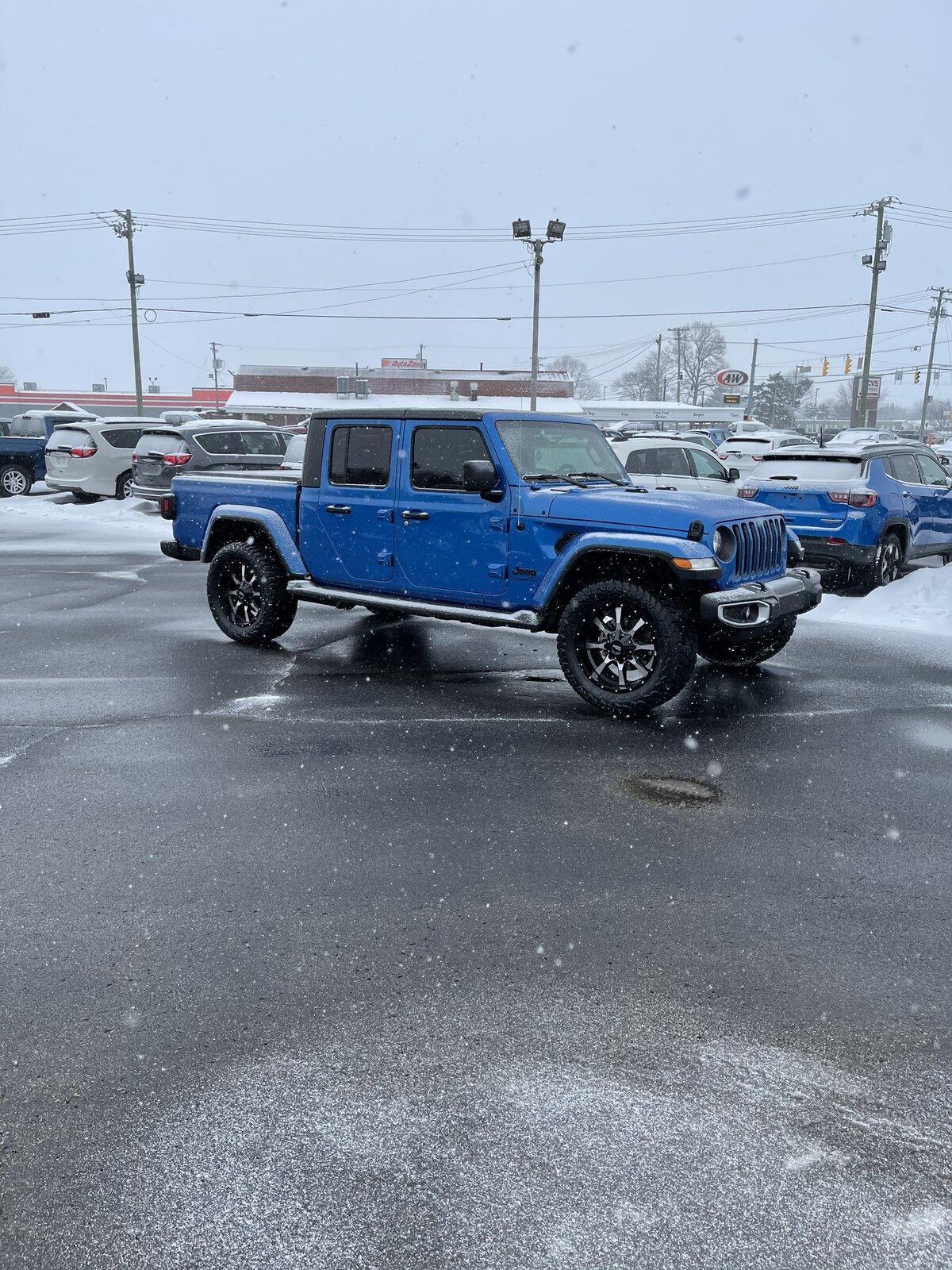 Jeep Gladiator HYDRO BLUE PEARL Gladiator JT Club 3B9D70F9-2203-4E85-BB6A-16947A7087A6