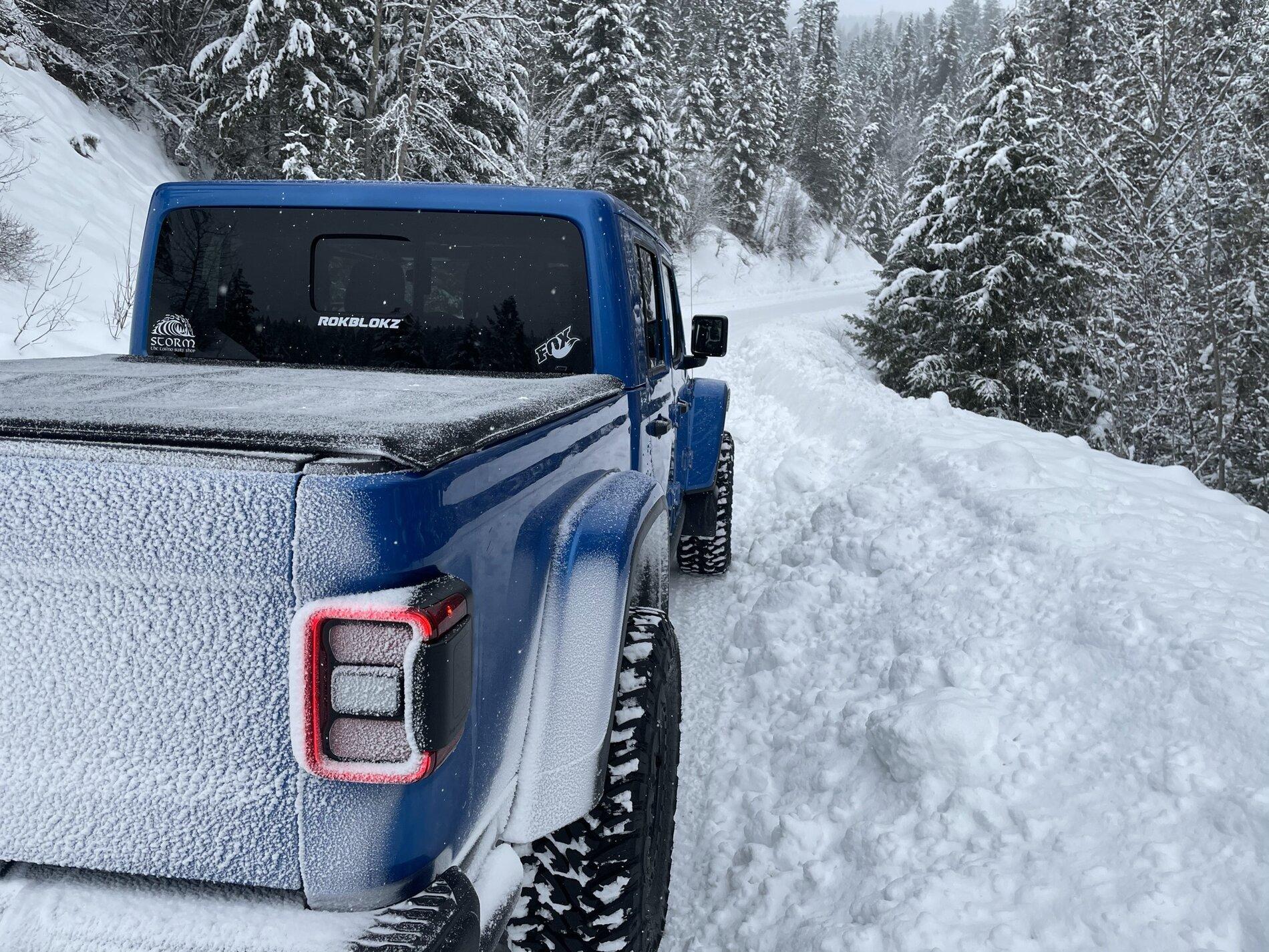 Jeep Gladiator HYDRO BLUE PEARL Gladiator JT Club EB81FF12-AE47-4031-B26A-11072BF6A8B6