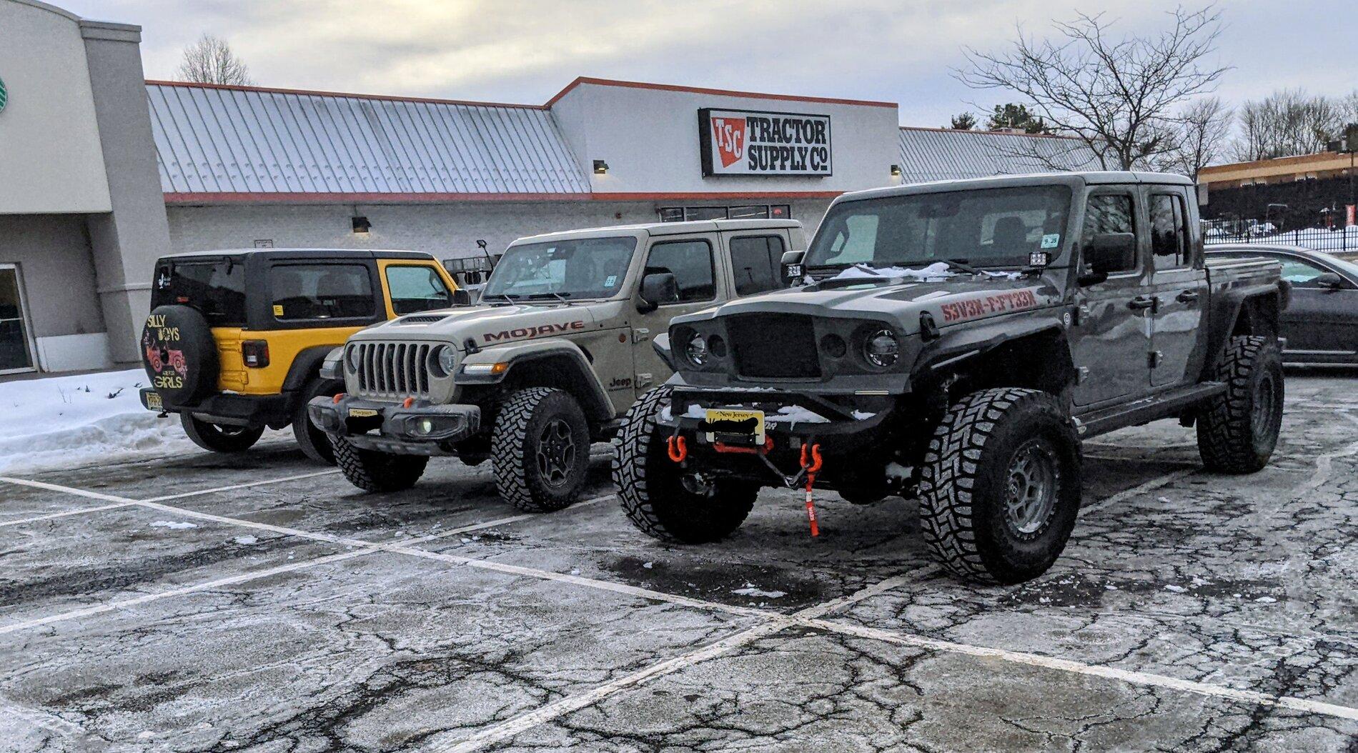 Jeep Gladiator Kaiser 715 PXL_20210213_132804339.NIGHT~3