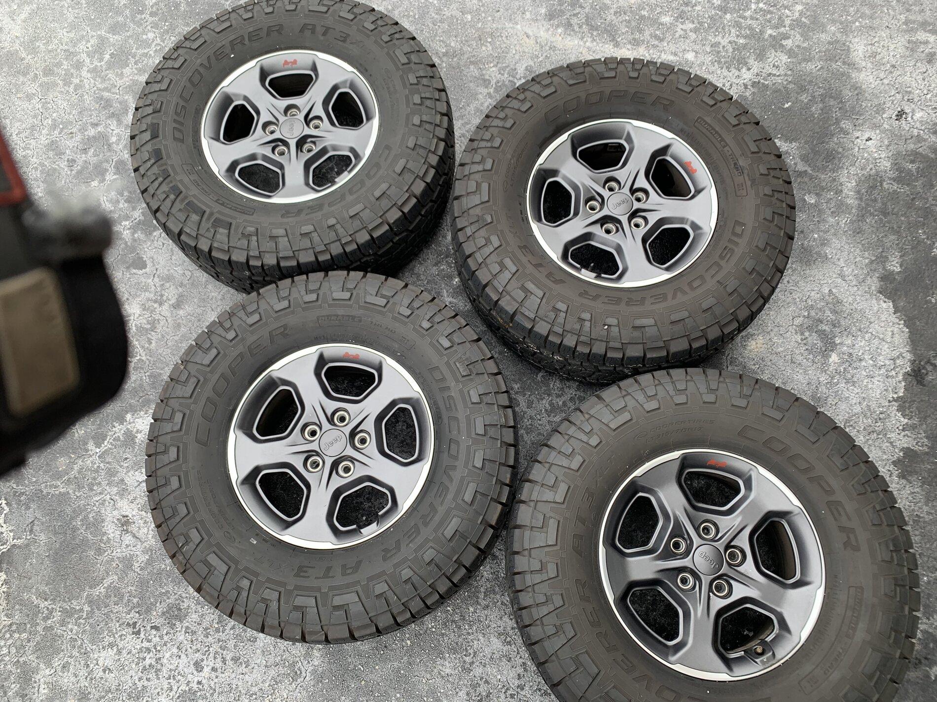 Jeep Gladiator Cooper Discoverer AT3 XLT 315/70R17 on Rubicon wheels 926CC489-63FB-434C-A566-164F31DC716F
