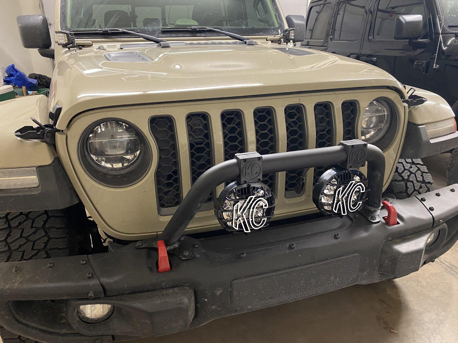 Jeep Gladiator Pictures of light bars mounted to warn bull bar 15E4ED2C-720D-4A42-820A-BC3E97243CAD