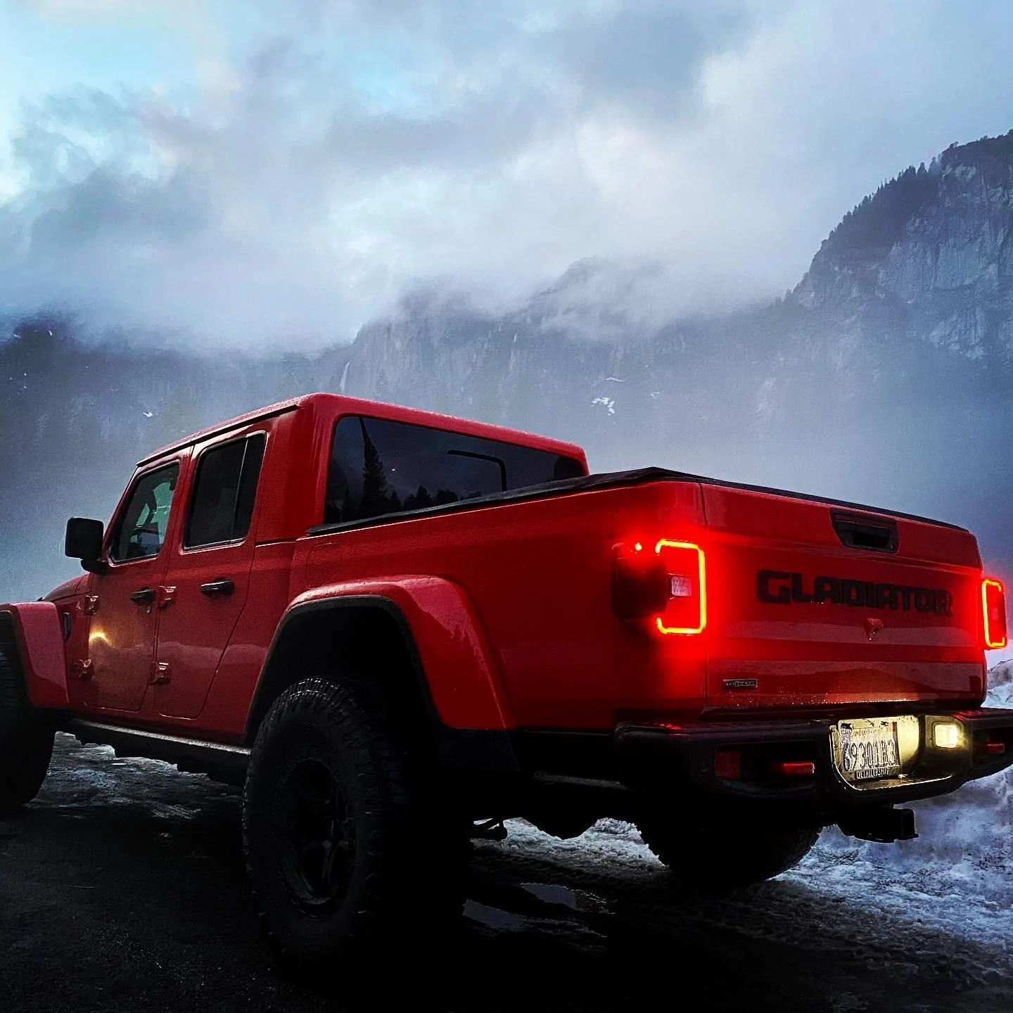 Jeep Gladiator Gladiator Glamour Shots 99DD27D2-CA71-4624-87A6-27299BE79625