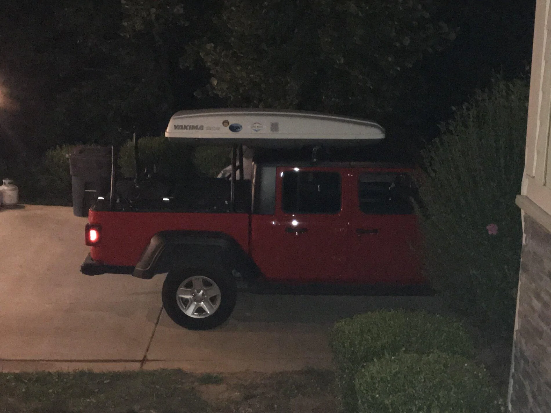 Jeep Gladiator Roof rack vs bed rack vs hitch cargo carrier C0153F9A-B29B-4FCC-A64F-11084F88ED46