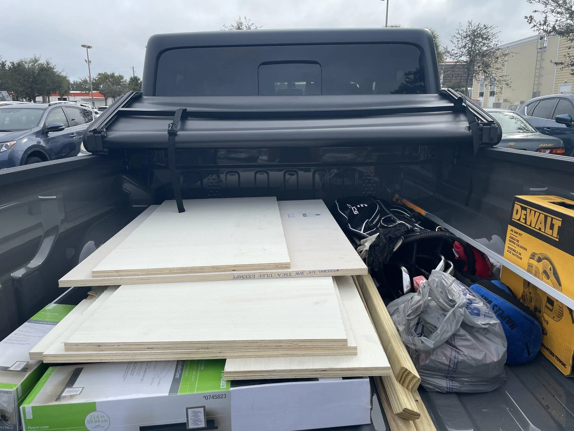 Jeep Gladiator Gator Soft Trifold and carpets/all weather mats 00DA55C5-D5DD-4FA1-8790-8B3D28B1561D