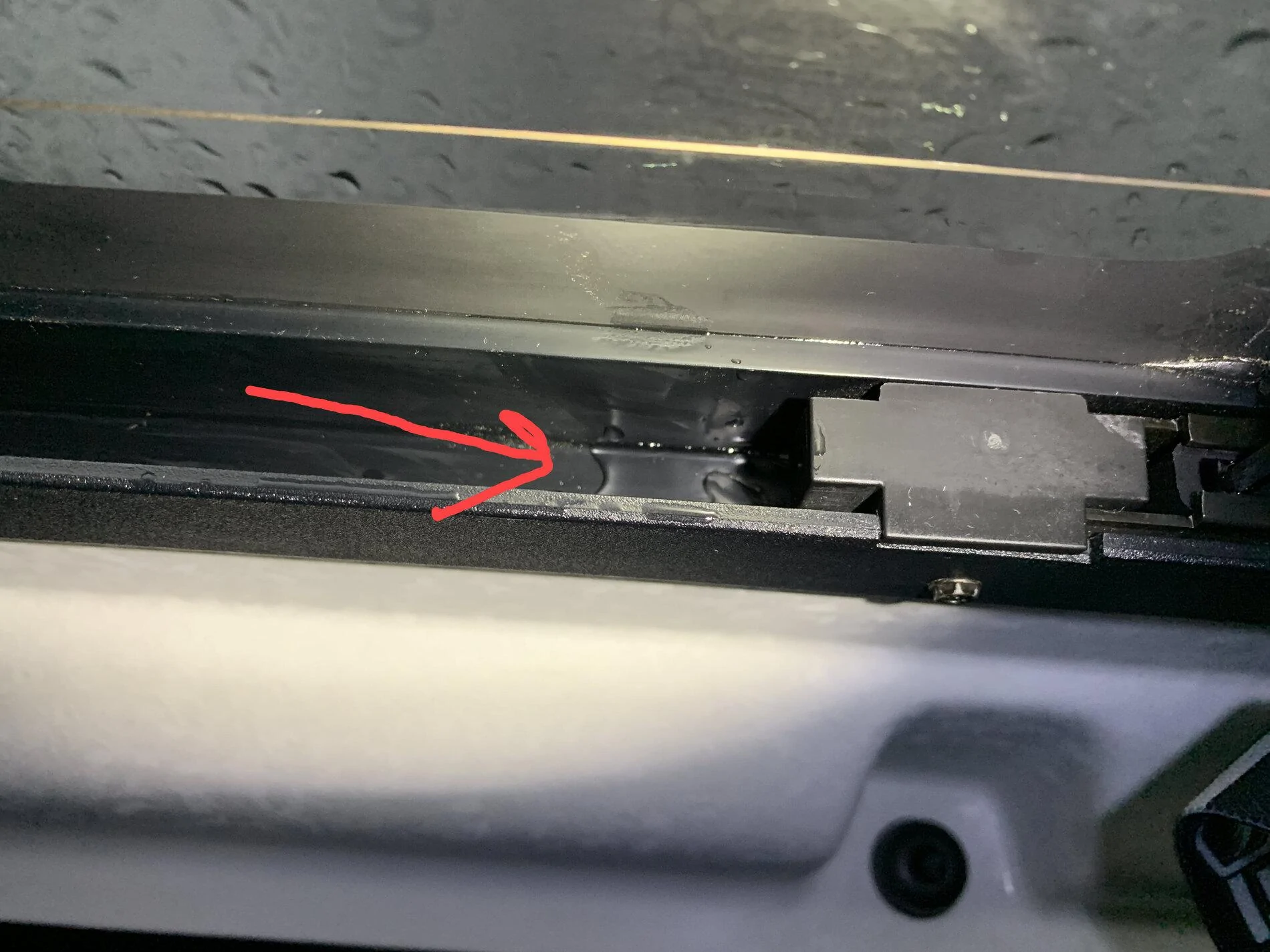 Jeep Gladiator Normal or Not? Water In Sliding Back Window Track . . . 1c - 20201214_175858674_iOS-water-along-track