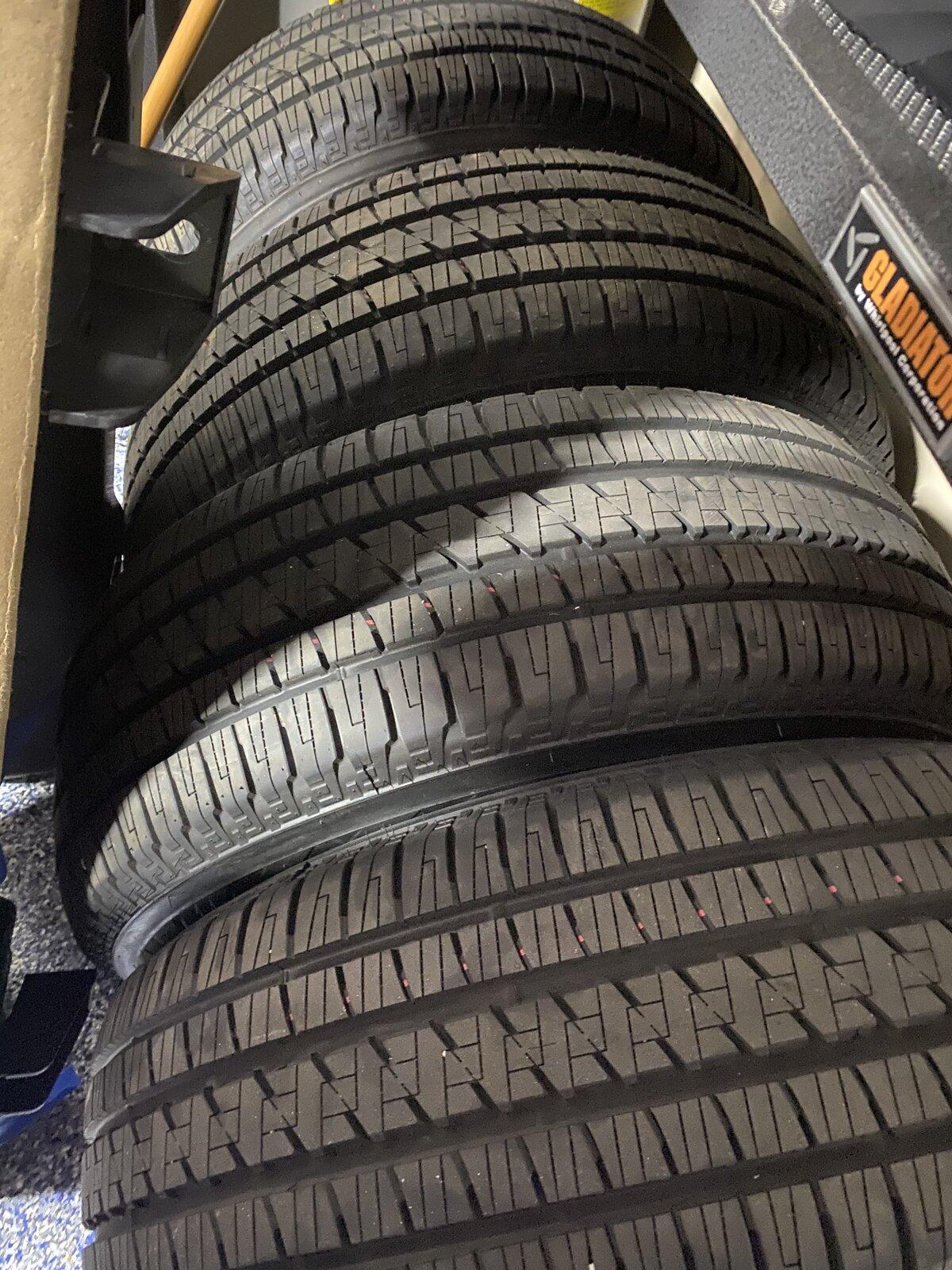 Jeep Gladiator Take off tires F/S - Bridgestone Dueler h/l Alenza 275/55r20 92F768D9-0622-4C99-8966-304BFBCBA861