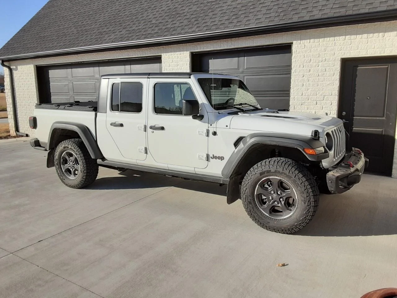 Jeep Gladiator Anyone remove Mojave, Rubicon or Willys hood decals ? thumbnail_20201223_150445