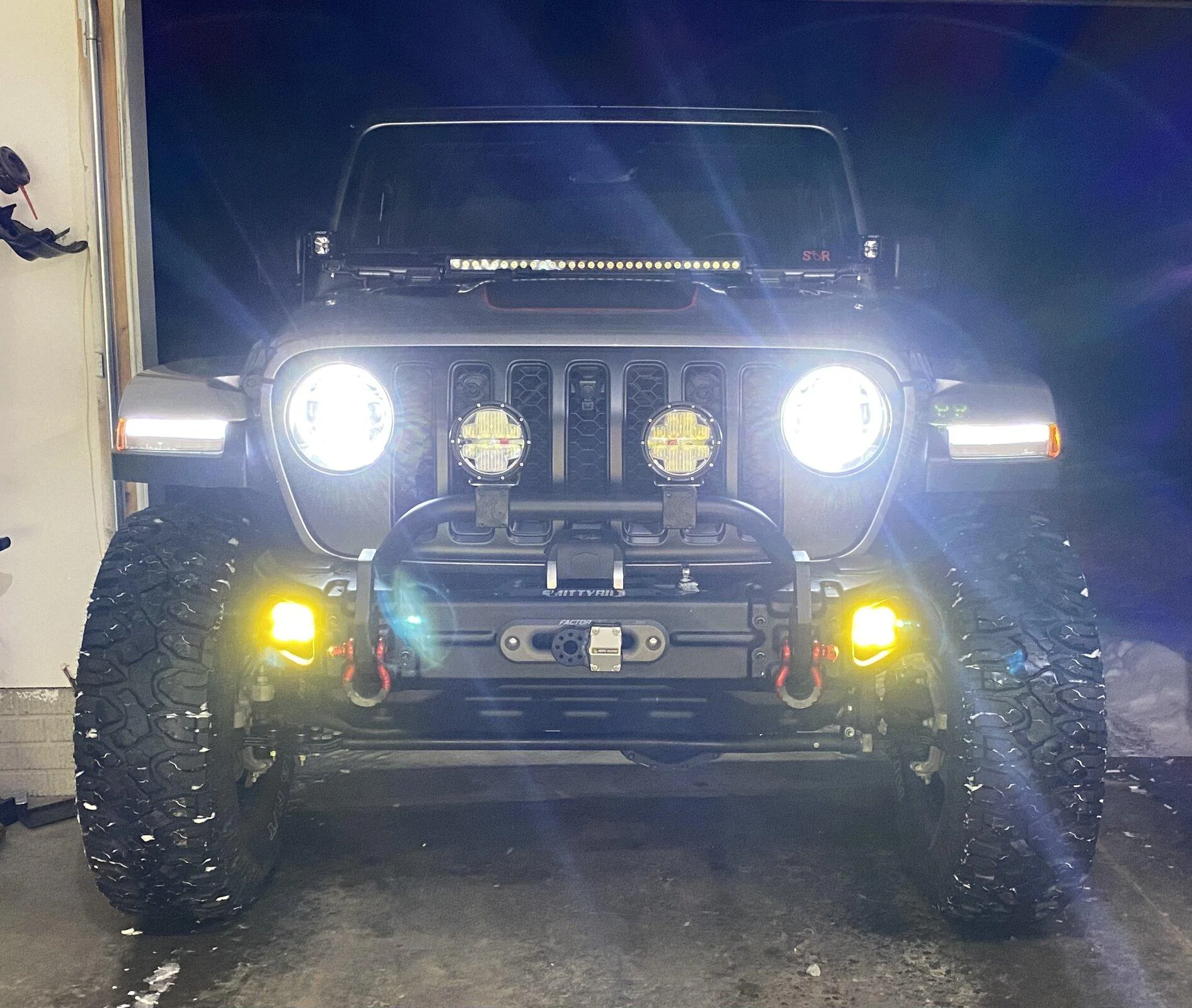 Jeep Gladiator Amber Driving lights! Yes Please! FD0FD332-D003-494C-8BFC-A5793EF526B3