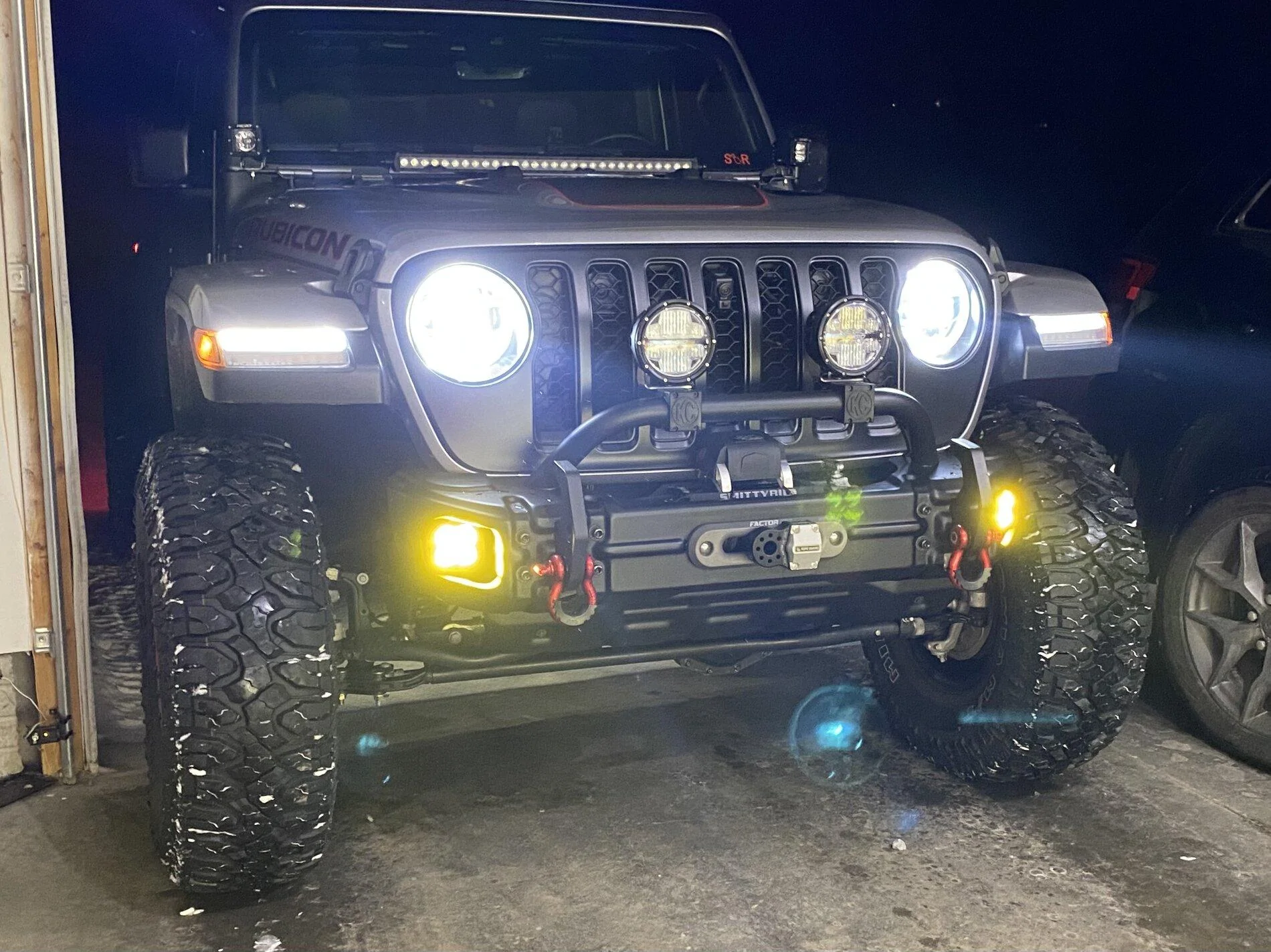 Jeep Gladiator Amber Driving lights! Yes Please! FD80D670-1EE4-405D-AEE6-8F6048F1178F