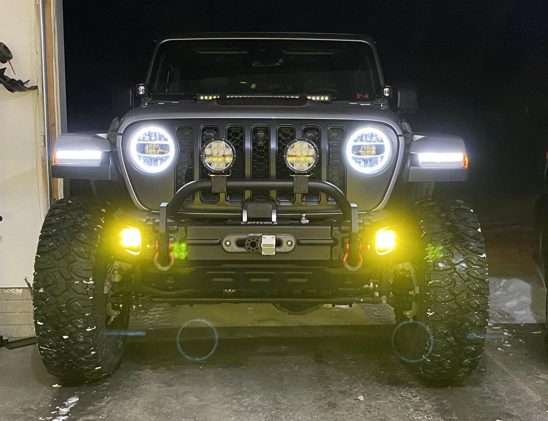 Jeep Gladiator Amber Driving lights! Yes Please! FA585BBF-9E0B-42C1-AD4F-D0451A844F7F