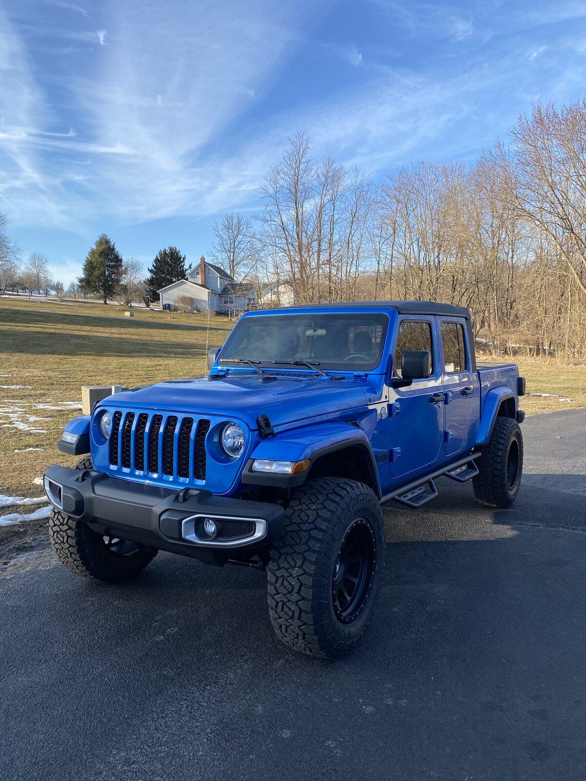 Jeep Gladiator HYDRO BLUE PEARL Gladiator JT Club 4F9F67F5-B23E-48CE-9888-3FD46F836B3E