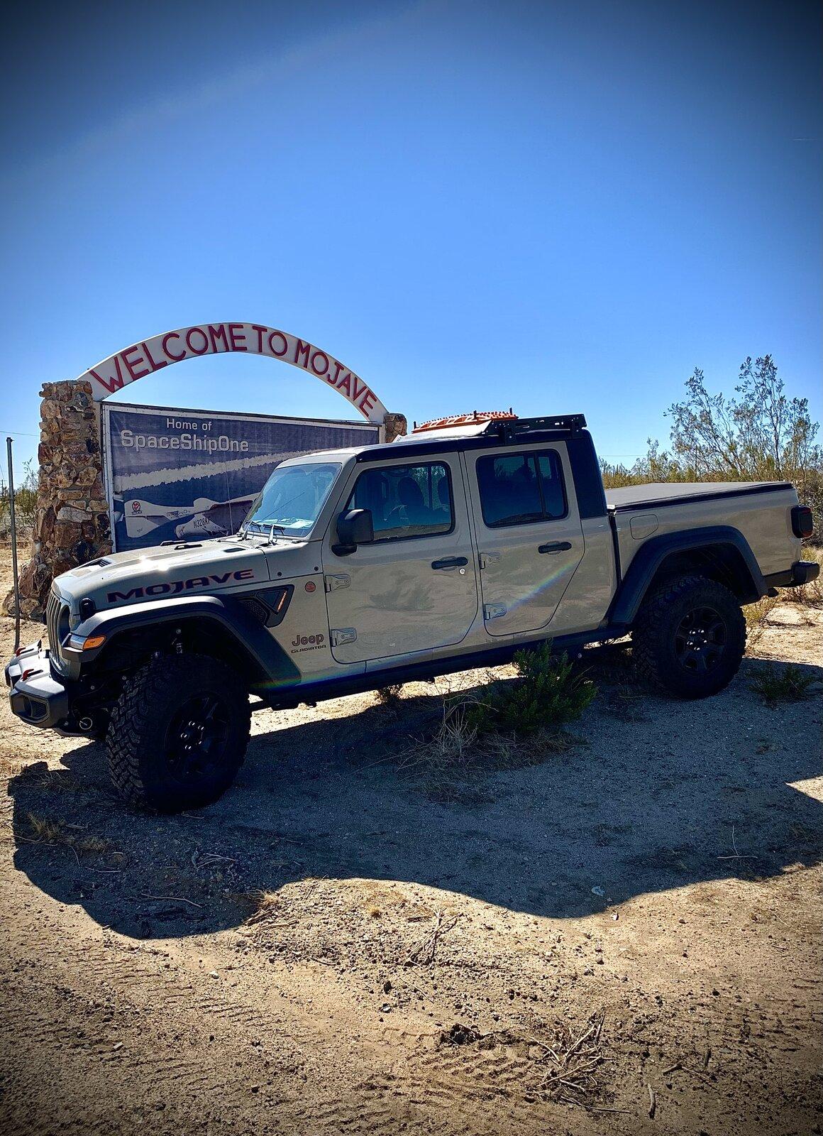 Jeep Gladiator MOJAVE Edition Gladiator JT Club 124C43DF-2390-4E18-81E5-816DA93EC232