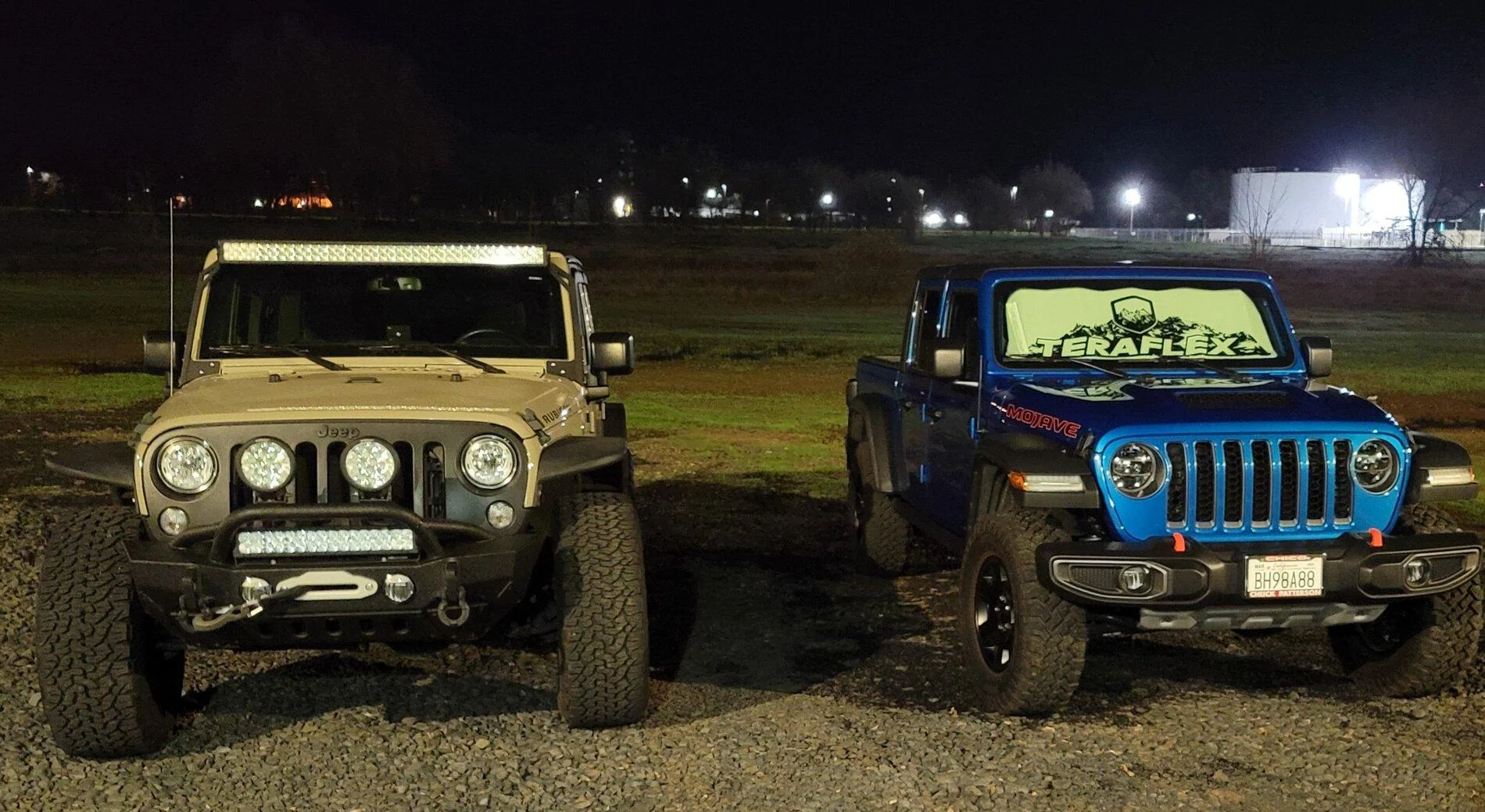 Jeep Gladiator Jeeps Parking Next To Jeeps 20210218_023936