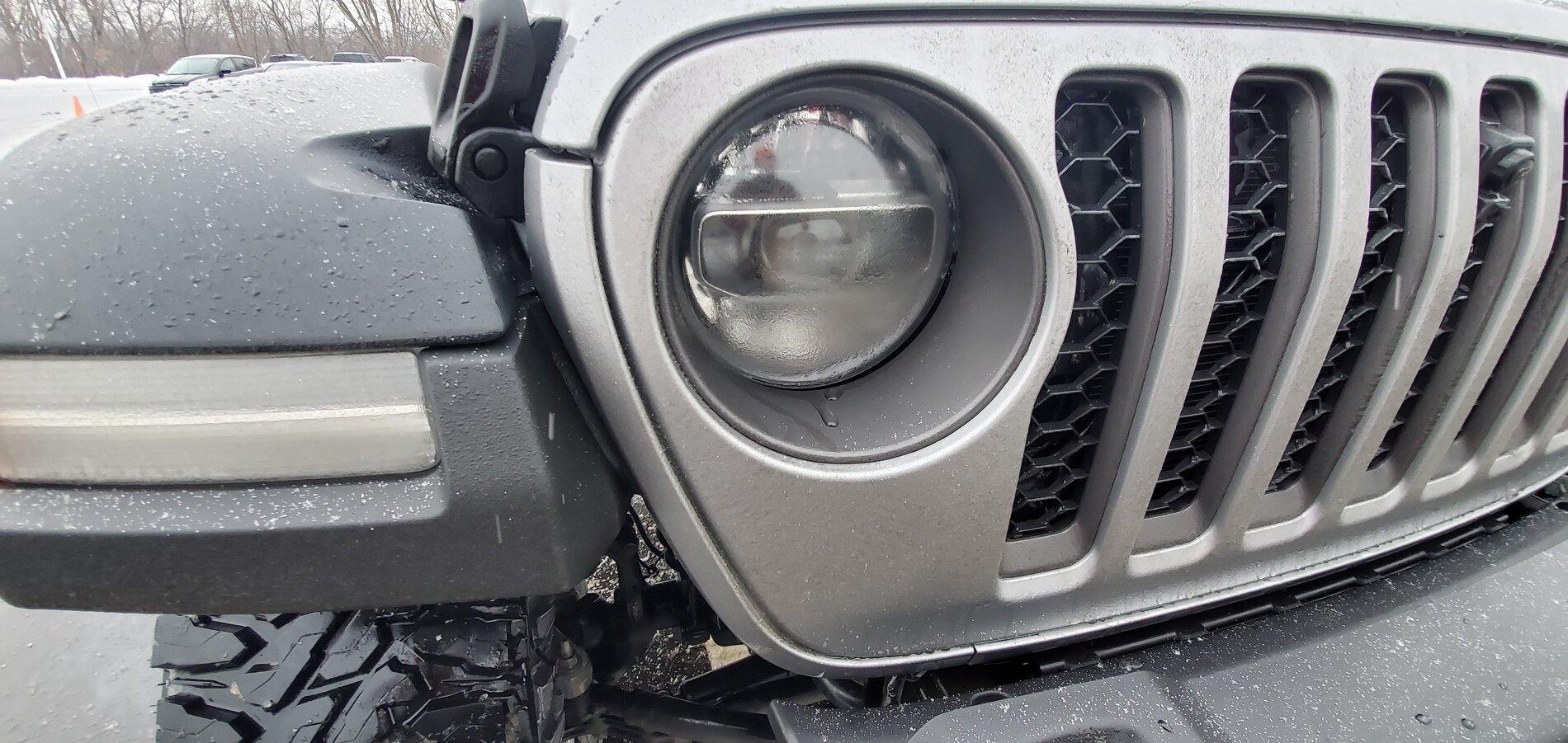 Jeep Gladiator Who here does not use LED because the lens is not heated? 20210218_090449