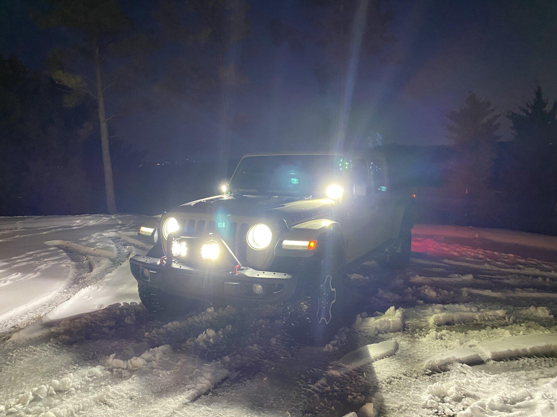 Jeep Gladiator Pictures of light bars mounted to warn bull bar D2F7E7E0-2296-40ED-9D21-DA36CC060F25