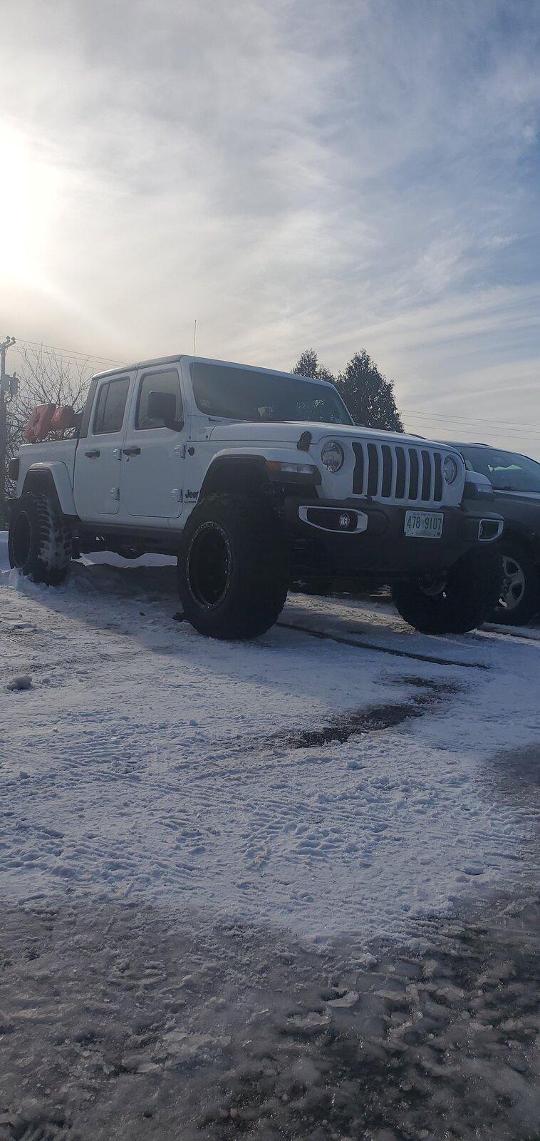 Jeep Gladiator 37s on 21 Gladiator Sport S w/ Max Tow 20210213_152054
