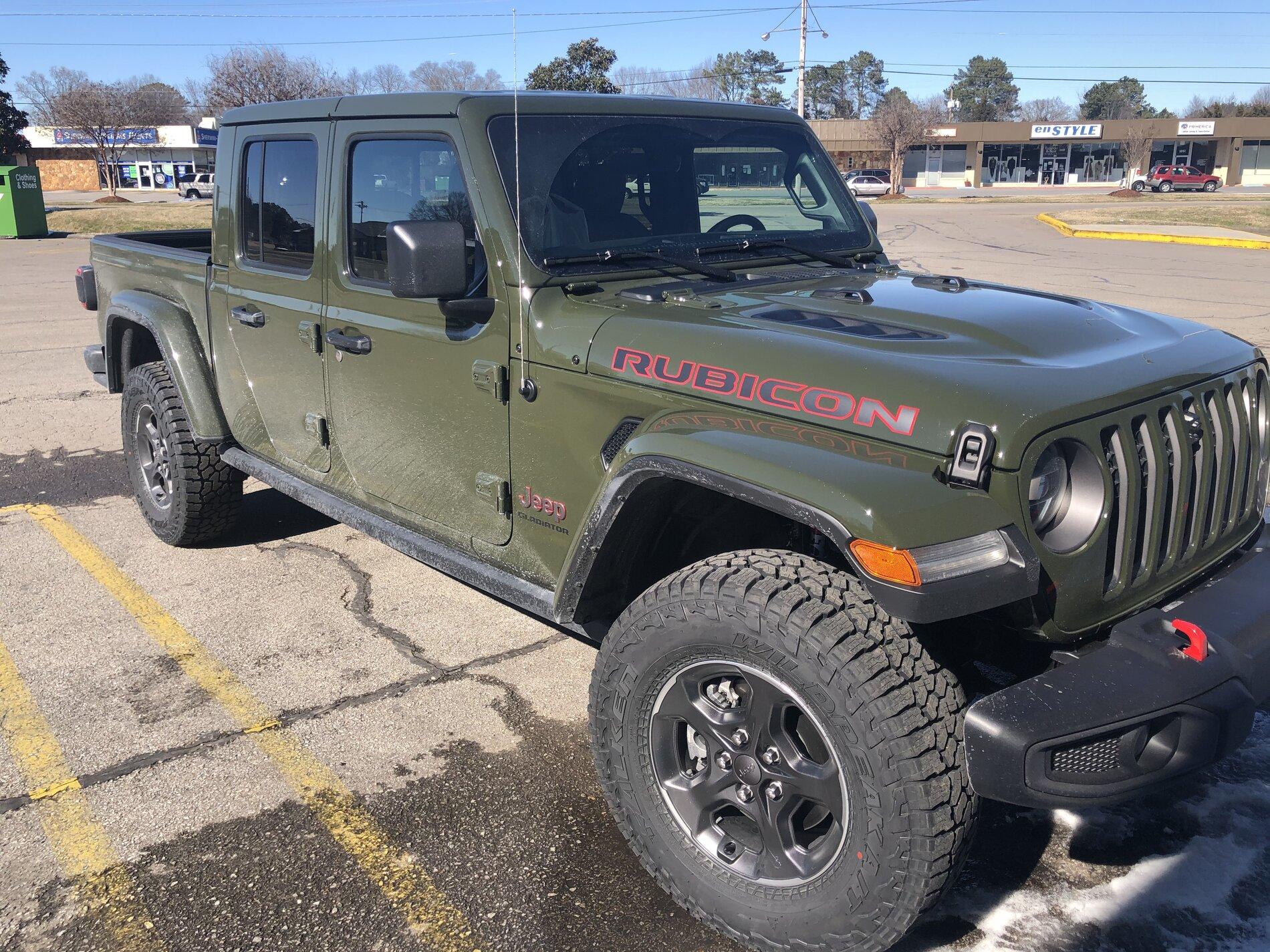 Jeep Gladiator SARGE GREEN Gladiator club 0B4D2C61-4D03-49A8-AC80-C86F643C477A
