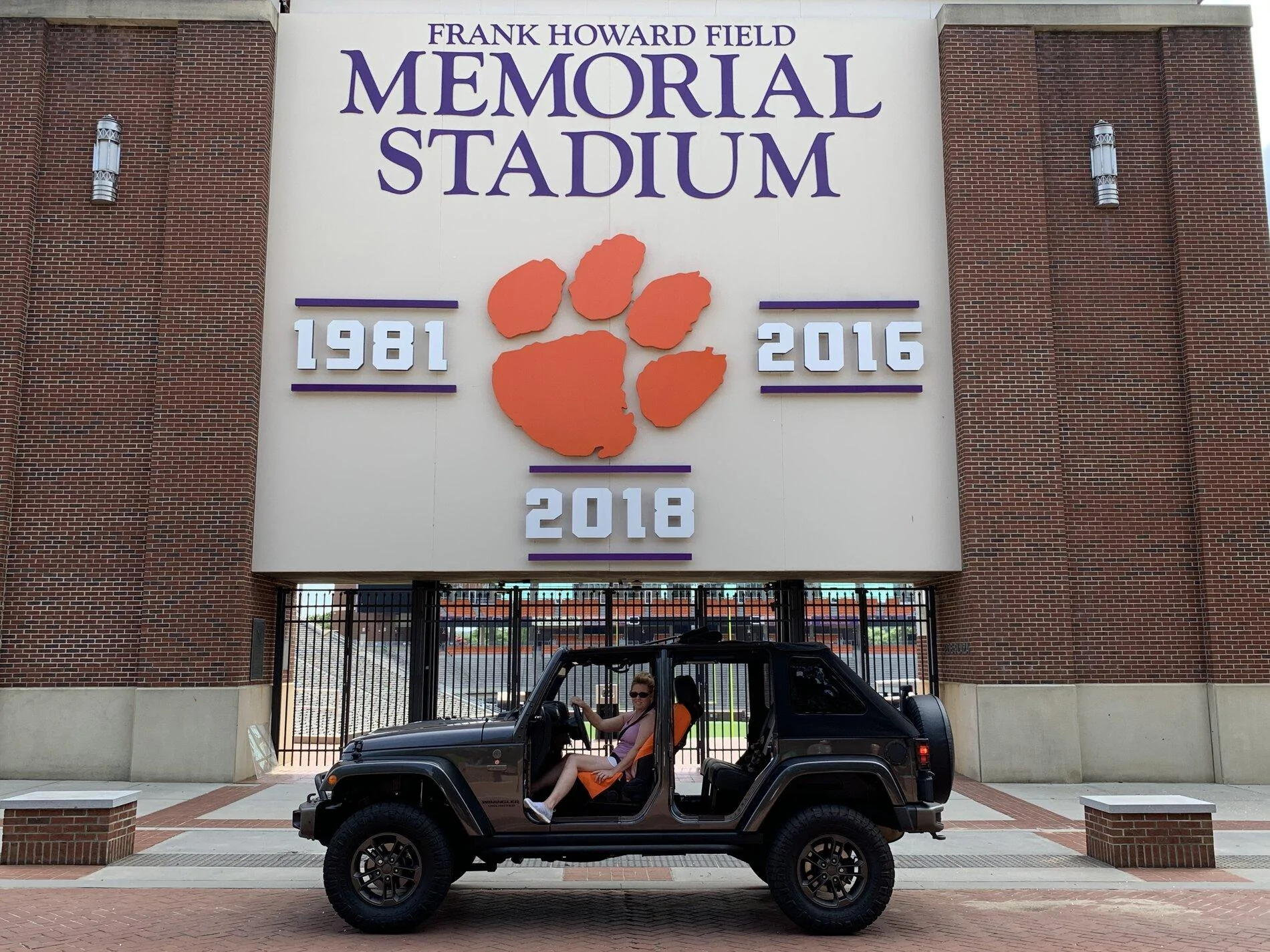 Jeep Gladiator Would love to see Jeeps that are owned by women! 1613859129030