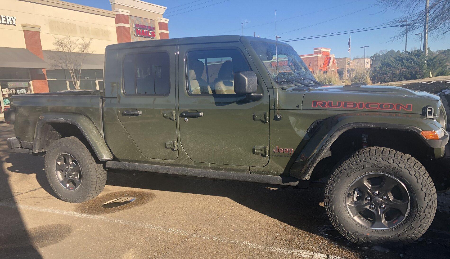 Jeep Gladiator SARGE GREEN Gladiator club 93305F4C-66DA-4DB6-98BD-AB358AA94EBA