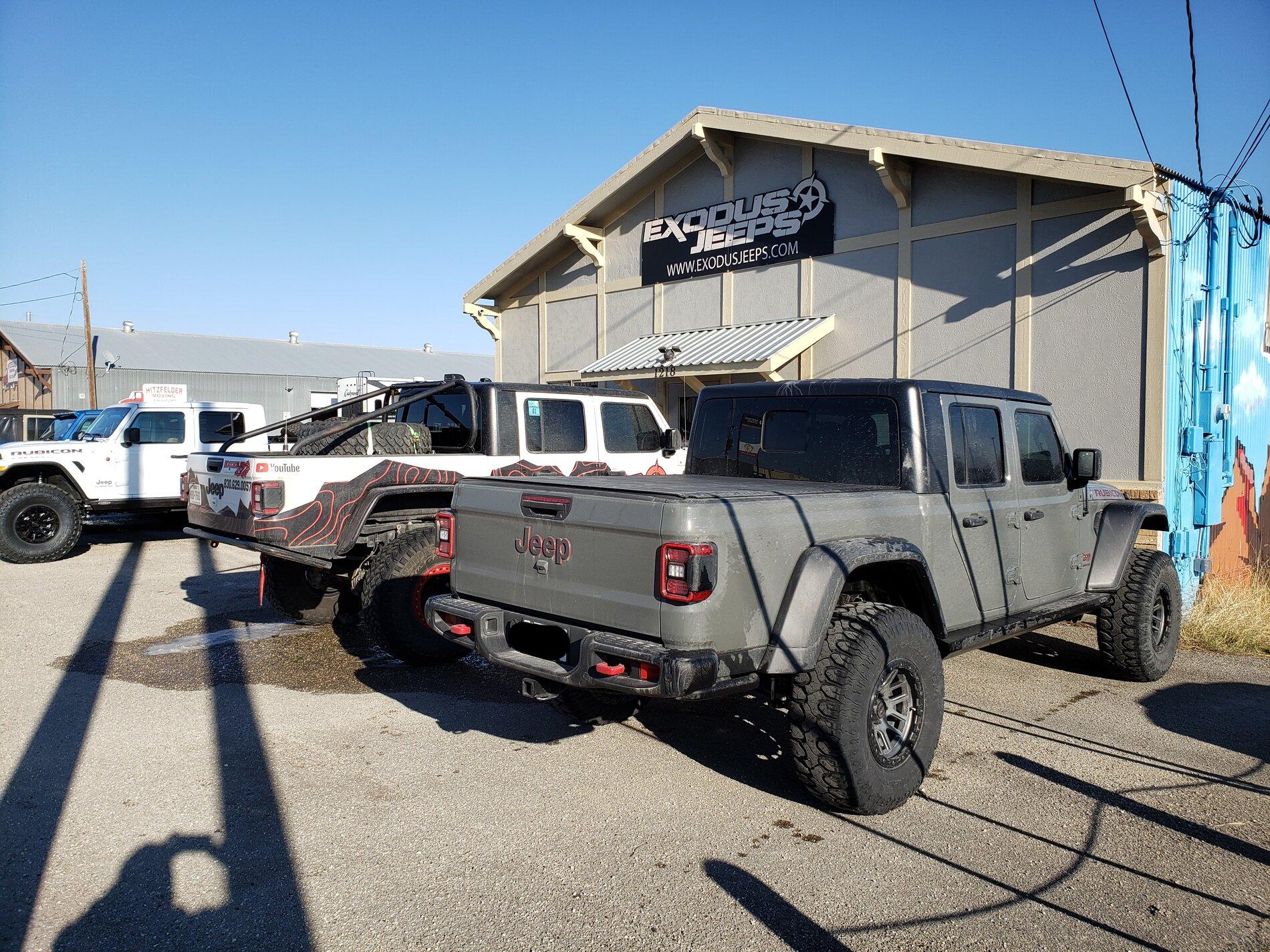 Jeep Gladiator 5.7 Hemi install exodus 4x4