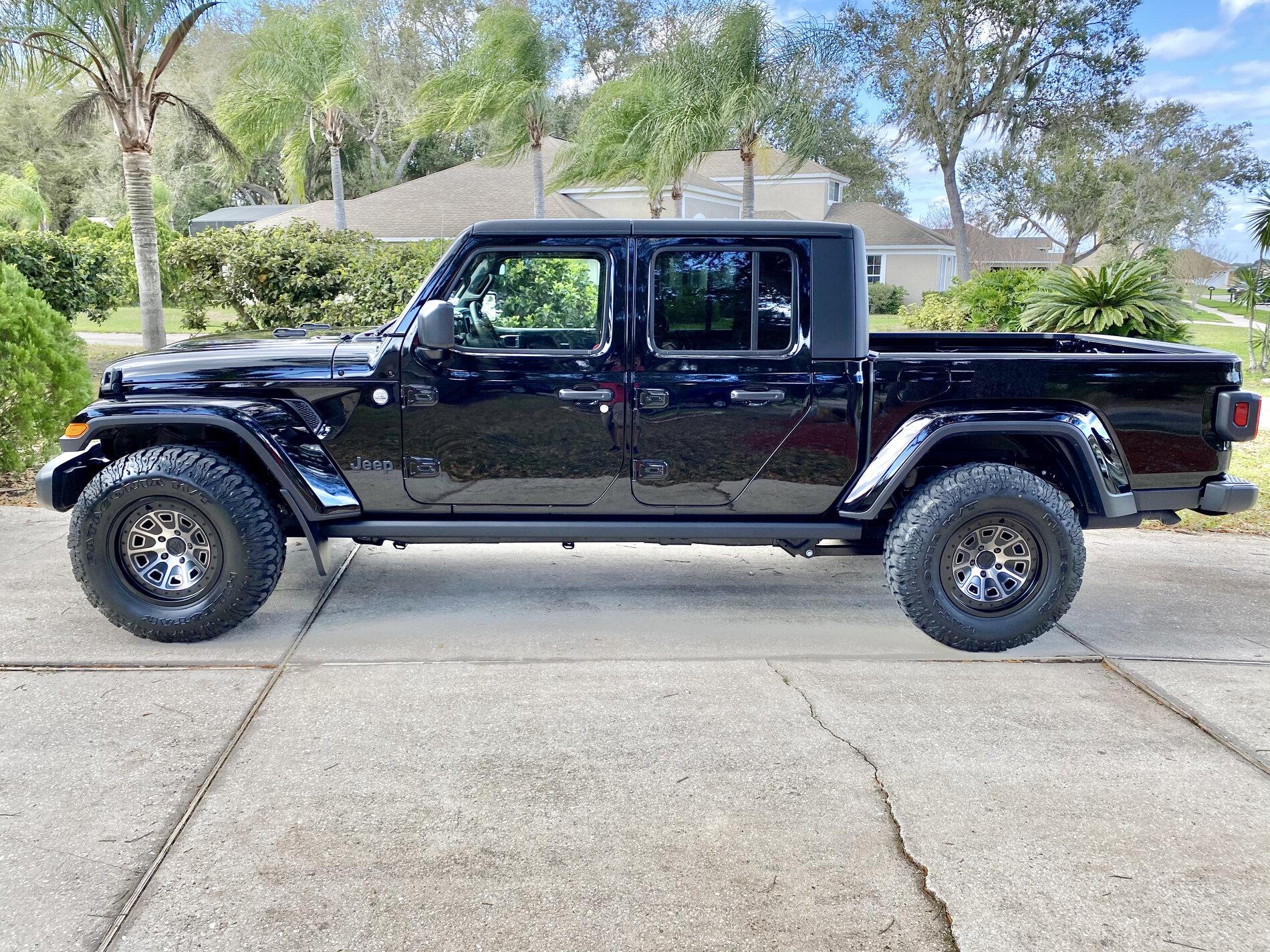 Jeep Gladiator Before and after! 18116519-4D16-41C1-B315-FBB57DD0F837
