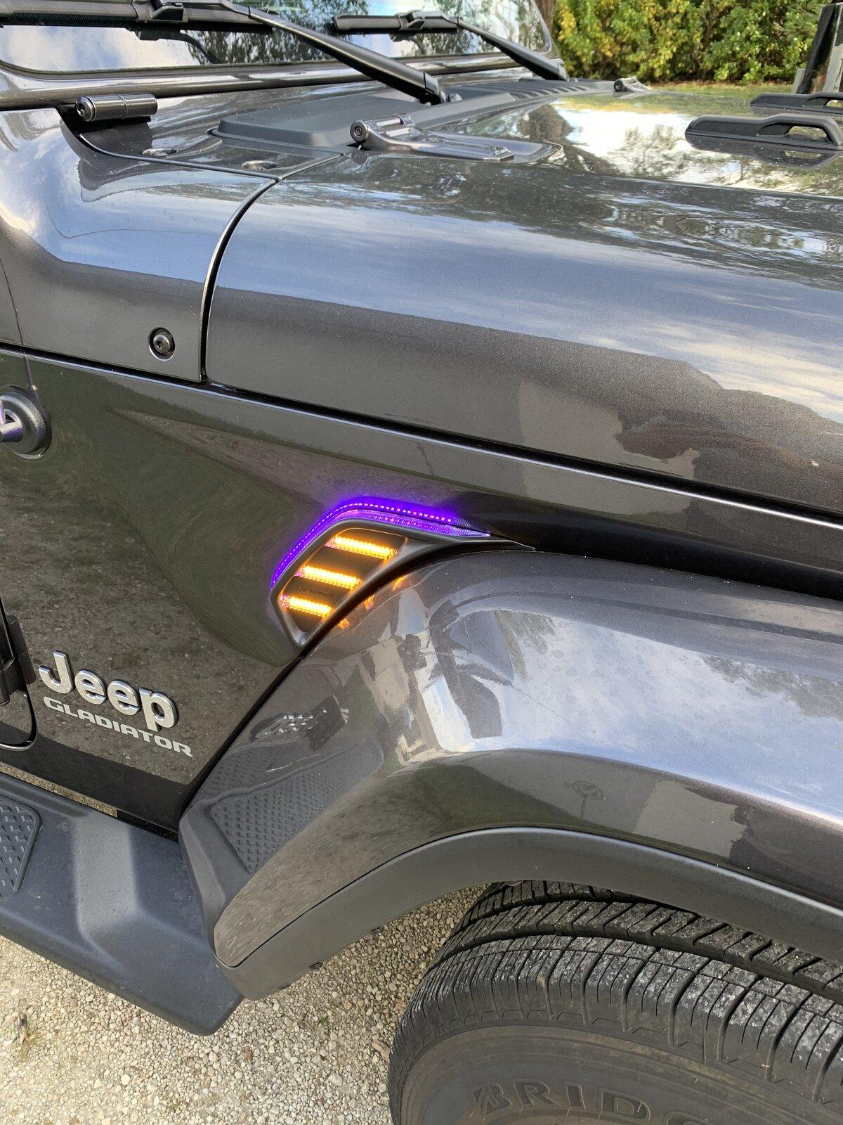 Jeep Gladiator Xlglow fender vent lights. 2B24638A-F5F7-4C96-911A-E831876AC683
