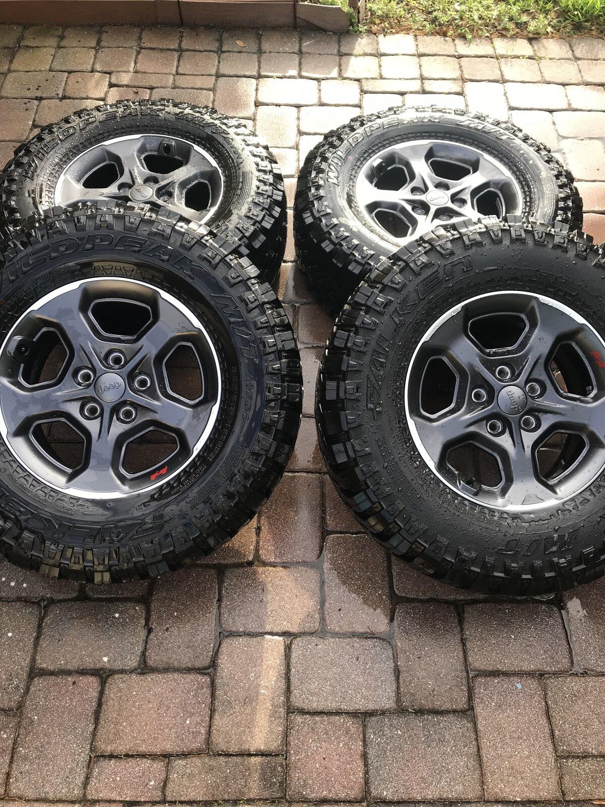 Jeep Gladiator Gladiator Rubicon 17" Wheels/Tires/TPMS IMG_0303[1].JPG