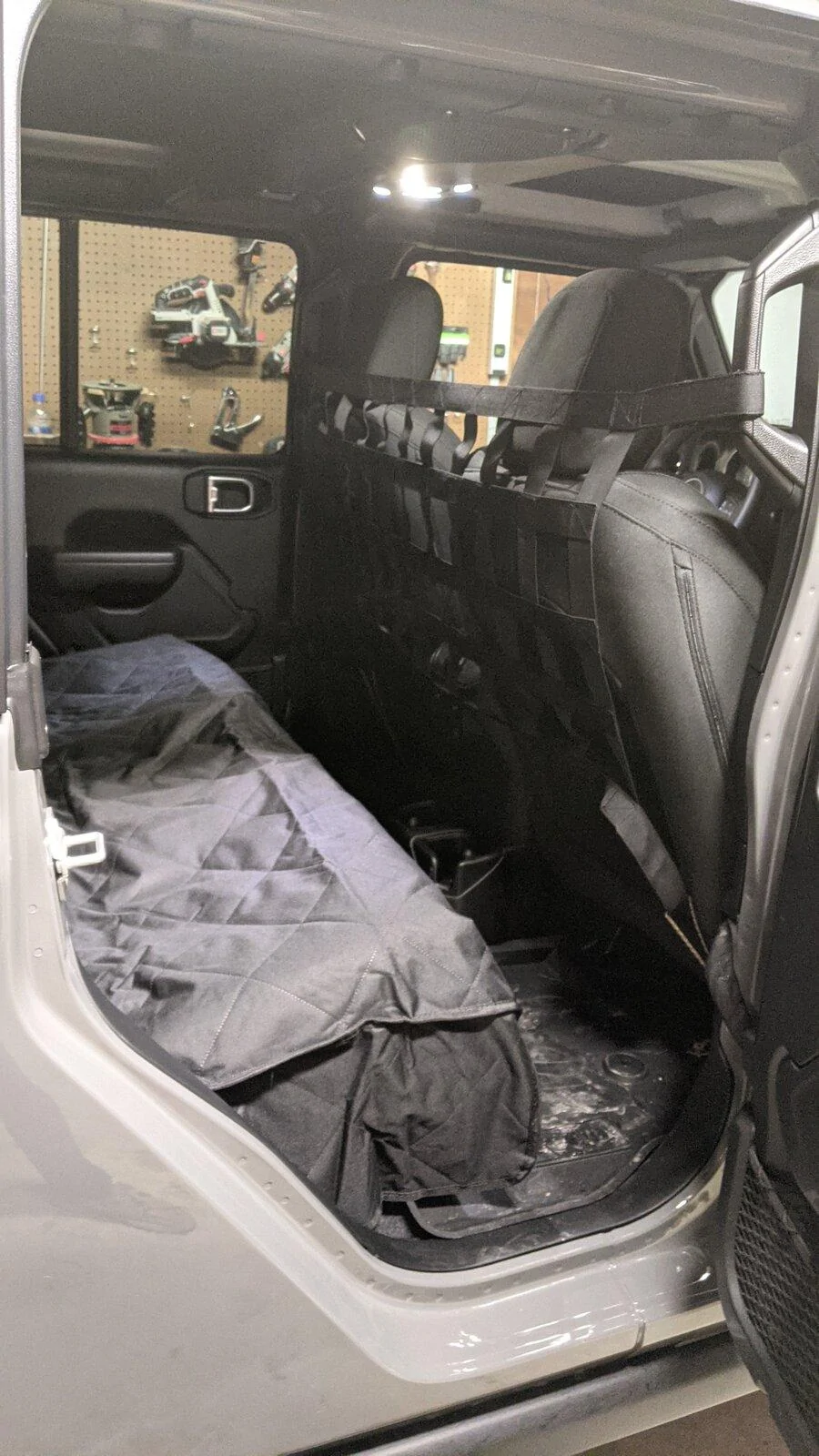 Jeep Gladiator Rear Seat Dog Protection (Non-Hammock) PXL_20210222_185706501