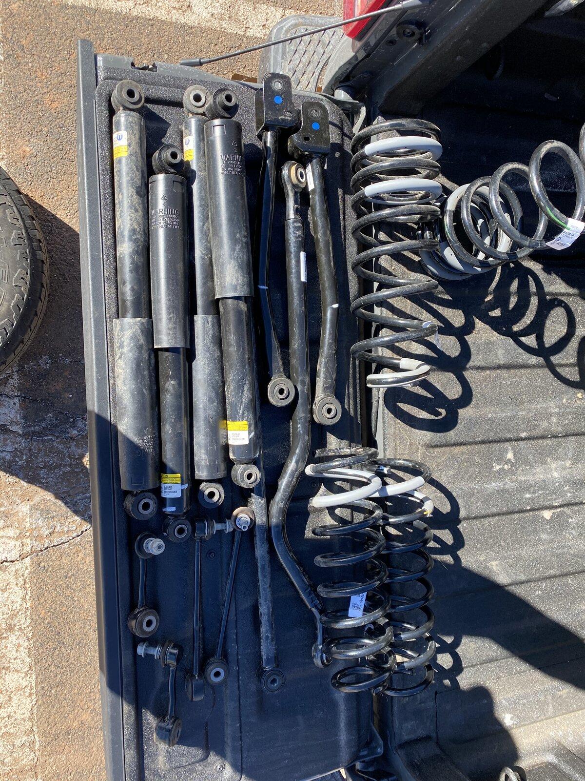 Jeep Gladiator Take Off Suspension Sport S Max Tow 85044E75-4218-40EB-A901-CEF30D488769