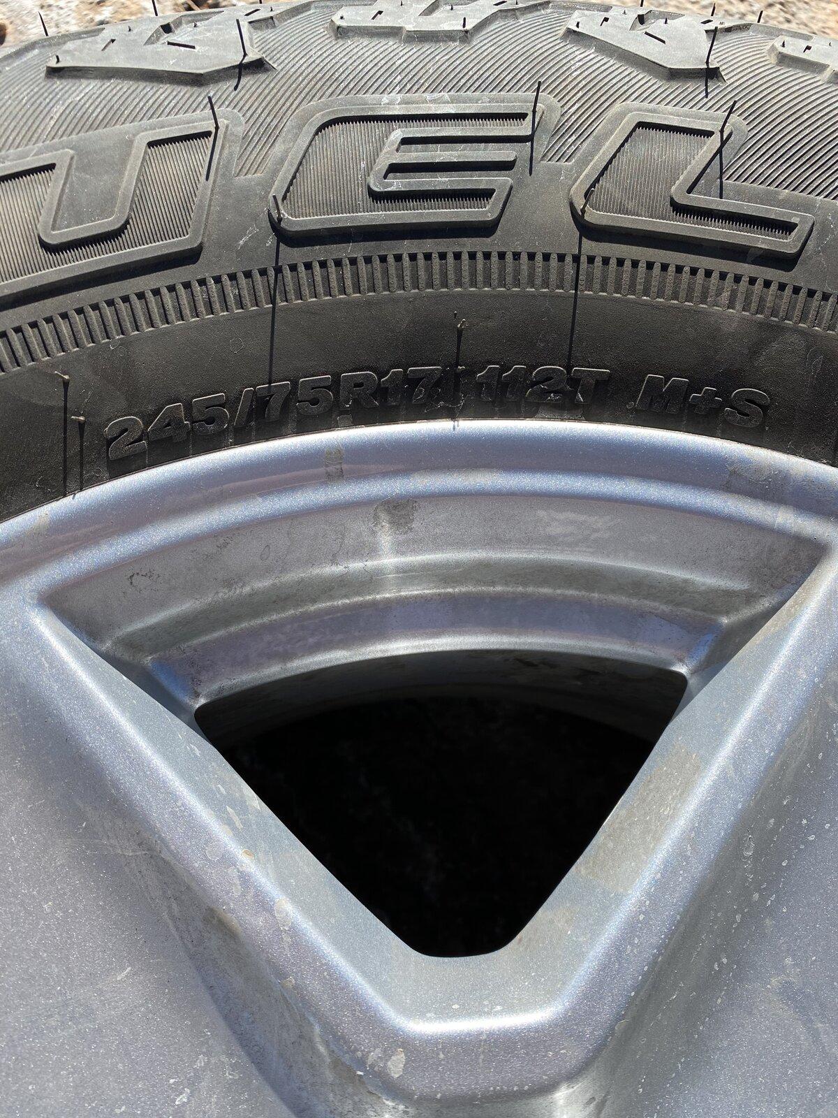 Jeep Gladiator Bridgestone Dueler  245/75/17 $300 163DDD7E-BE5E-425D-A2E6-58F73CEFFF6E