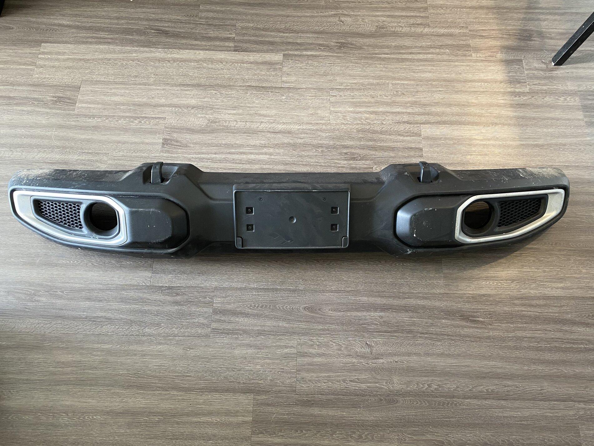 Jeep Gladiator Sport S Max Tow Bumper Take Off 5CCA008D-A6AC-487F-8E0C-EBFBDC1D6CEB
