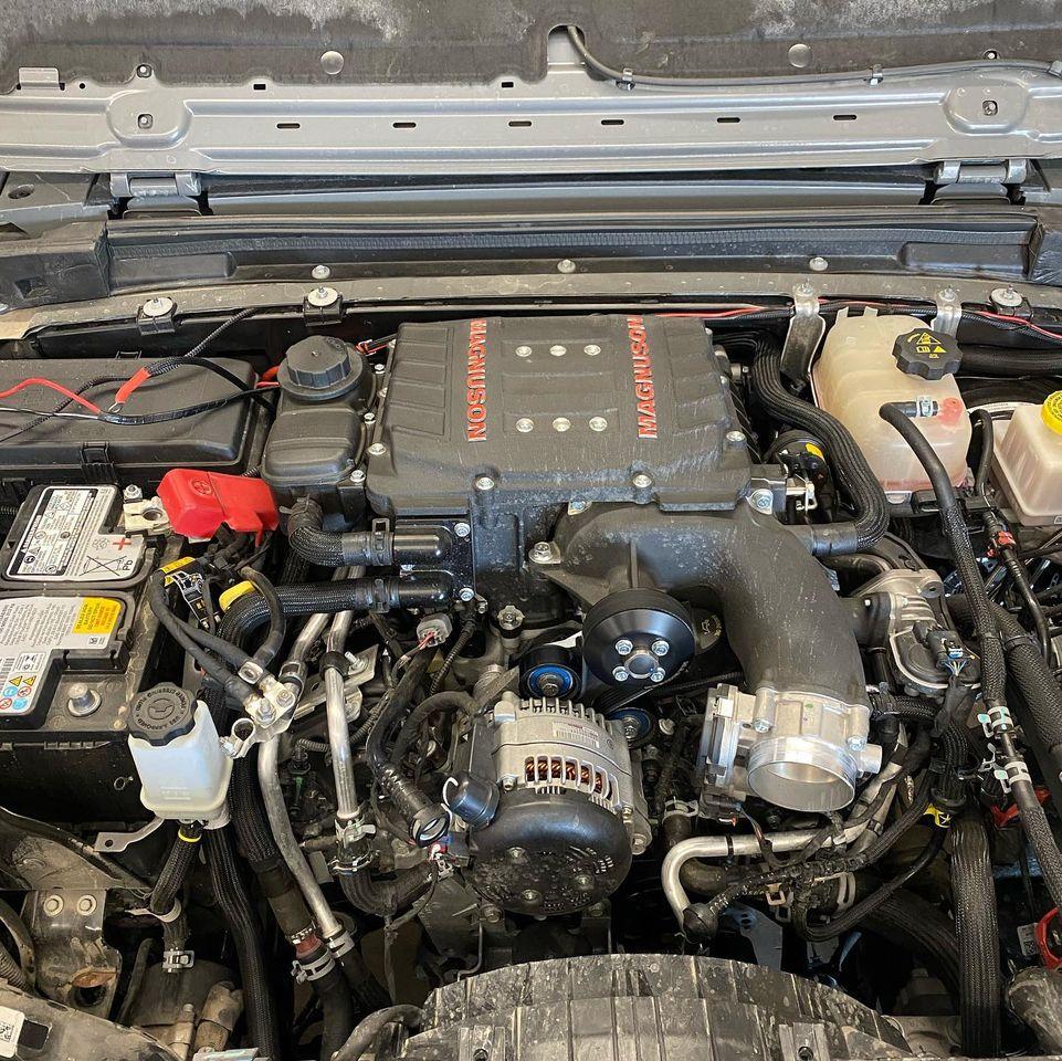 Jeep Gladiator 5.7 Hemi install glatiator hemi install