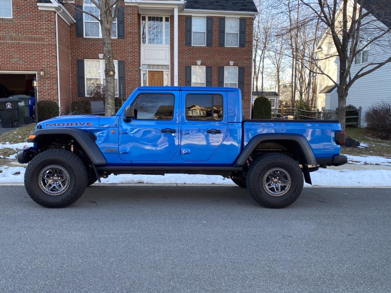 Jeep Gladiator MOJAVE Edition Gladiator JT Club DACBAD12-201E-43D0-A941-C3D1FFB33B1D