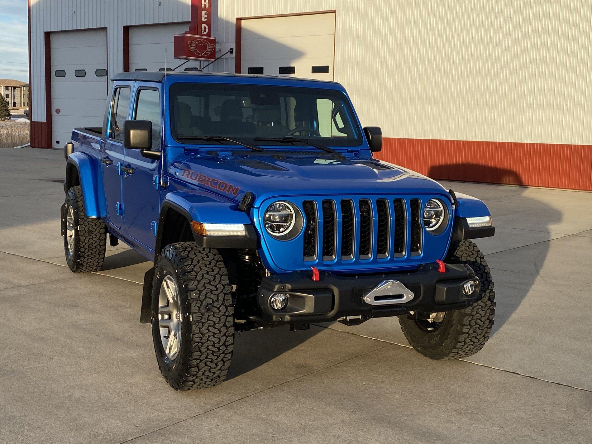 Jeep Gladiator Iowa Hydro-Blue Rubicon CD539E7E-202A-488E-B20E-6E38EC924FF3