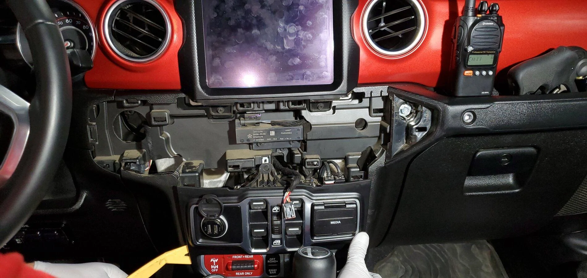 Jeep Gladiator JT 3Wliners window control module install. 20210223_104257