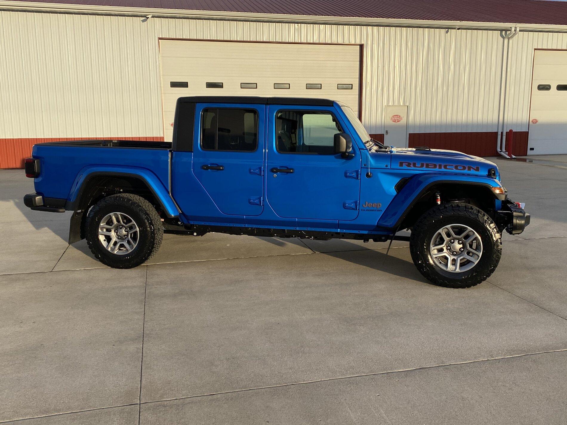 Jeep Gladiator HYDRO BLUE PEARL Gladiator JT Club 14765B55-6D7E-4703-B19C-AC0FC0B54705