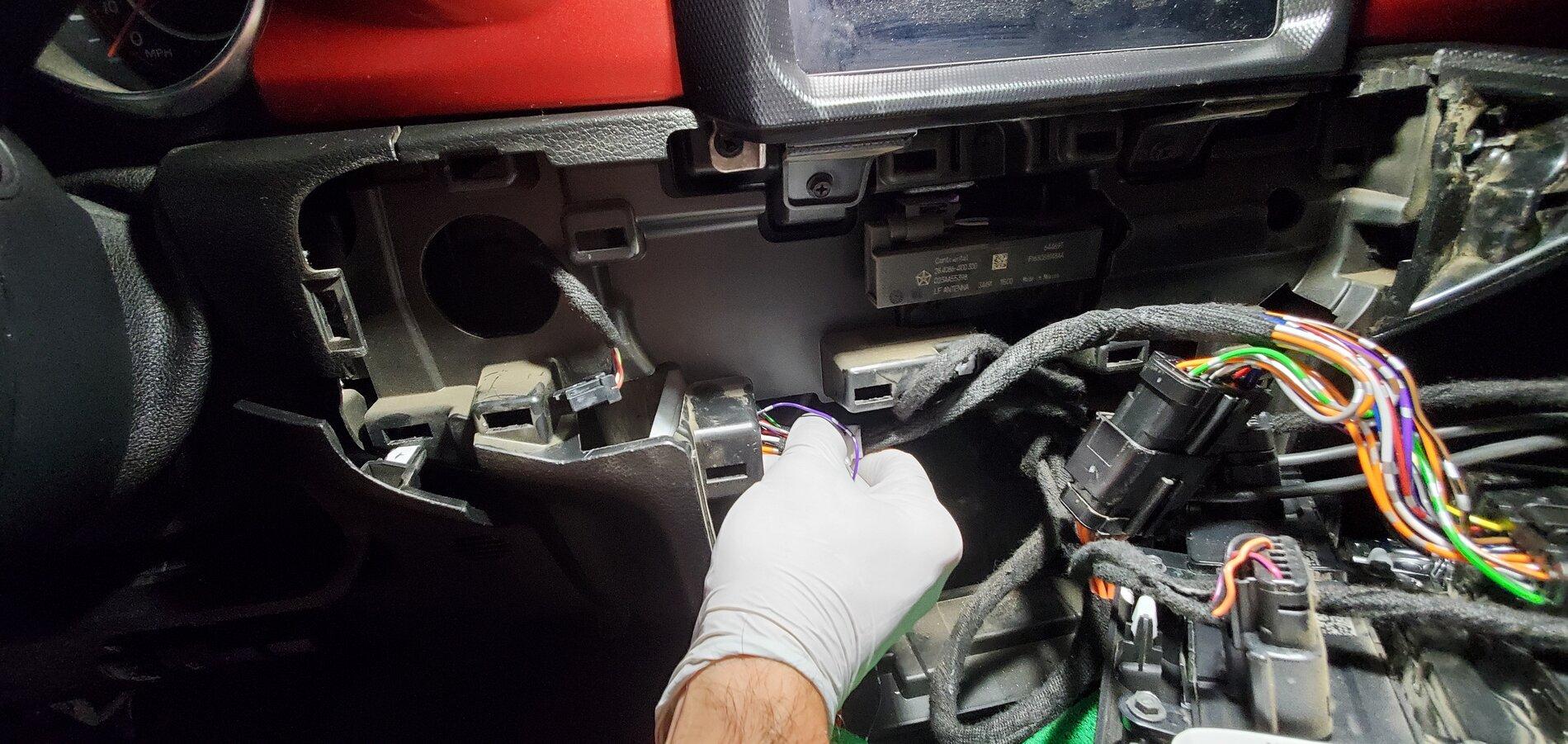 Jeep Gladiator JT 3Wliners window control module install. 20210223_105344