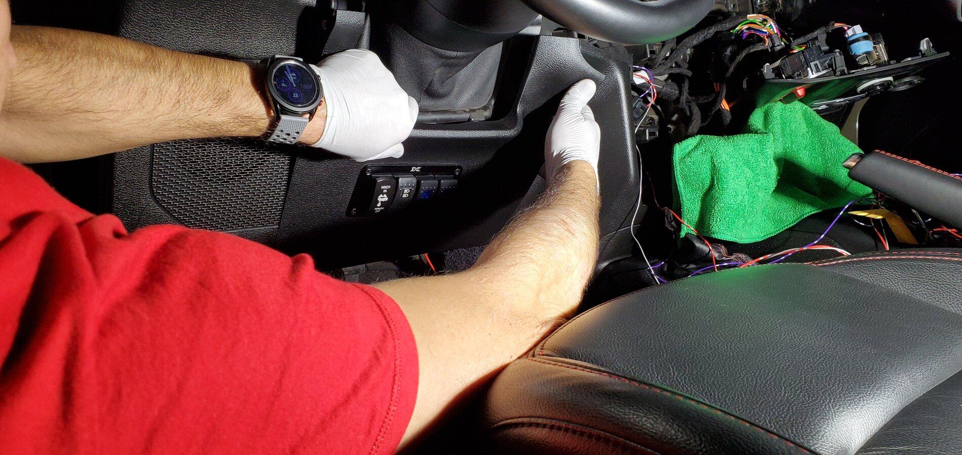 Jeep Gladiator JT 3Wliners window control module install. 20210223_105746