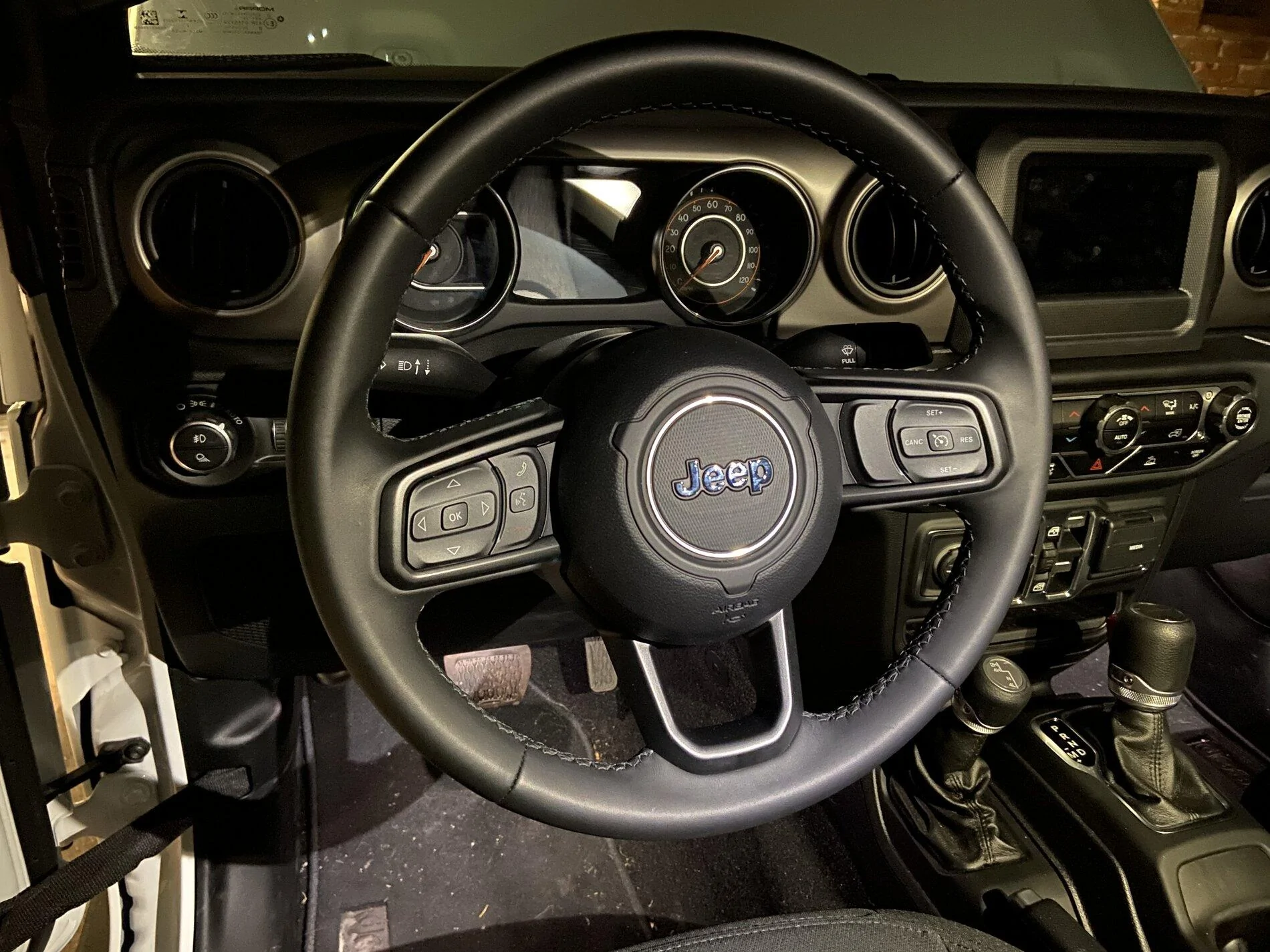 Jeep Gladiator Installed Mojave steering wheel in my Sport S 92AB4195-CC33-4519-B4C0-F08380F02DF7