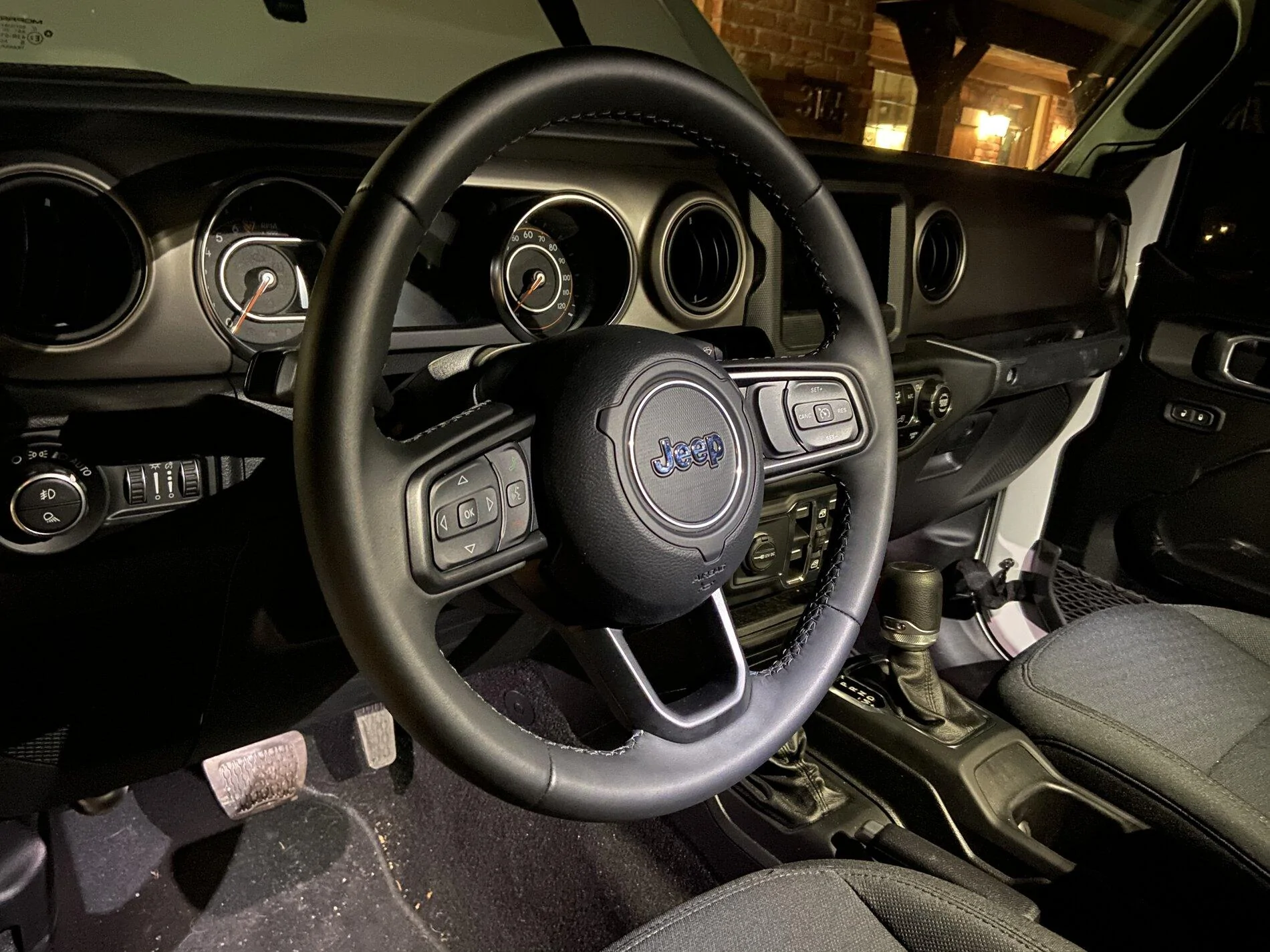 Jeep Gladiator Installed Mojave steering wheel in my Sport S 97BD2AE4-19A7-48DD-B0C5-B43D2293E1B5